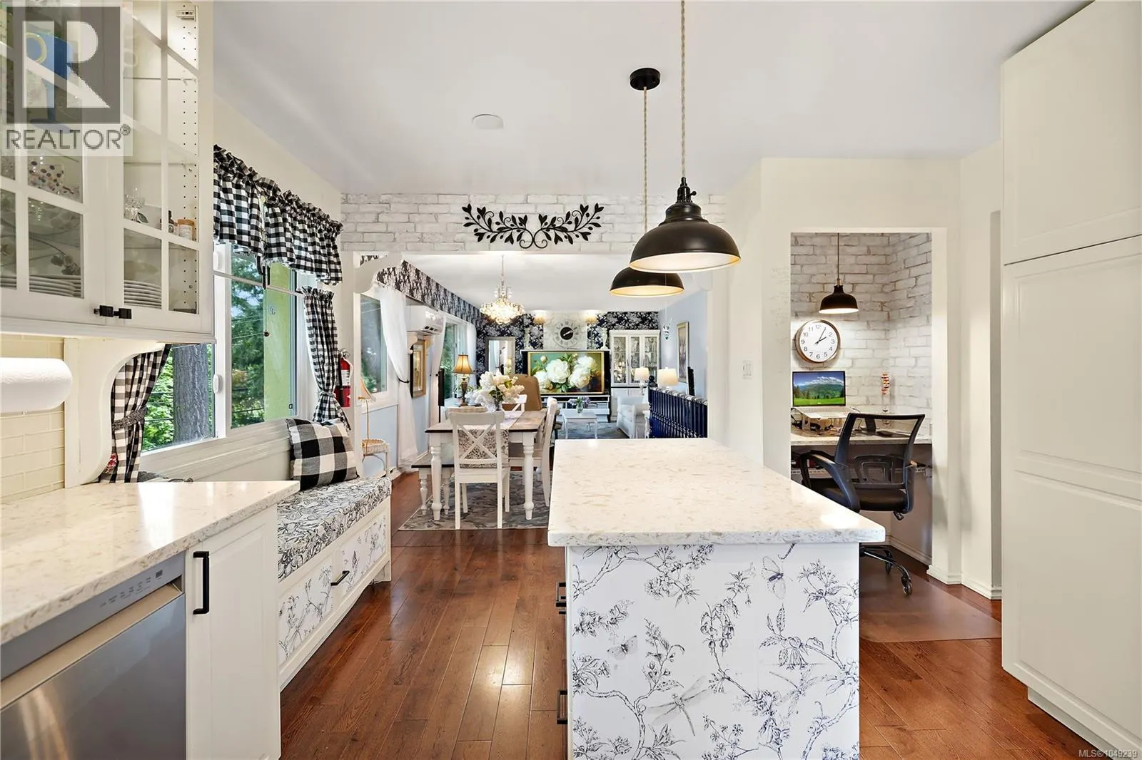 6864 East Saanich Rd