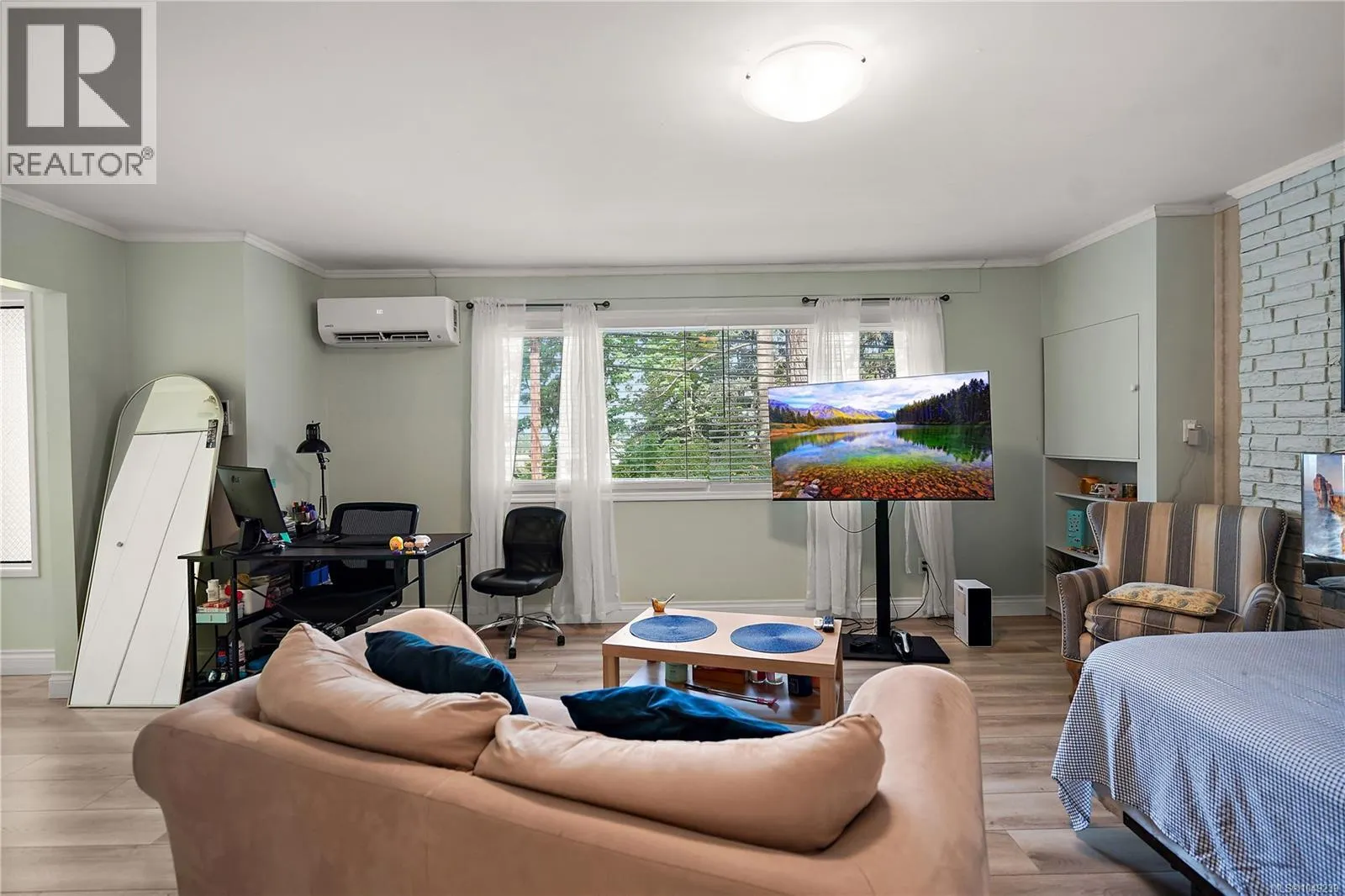 6864 East Saanich Rd