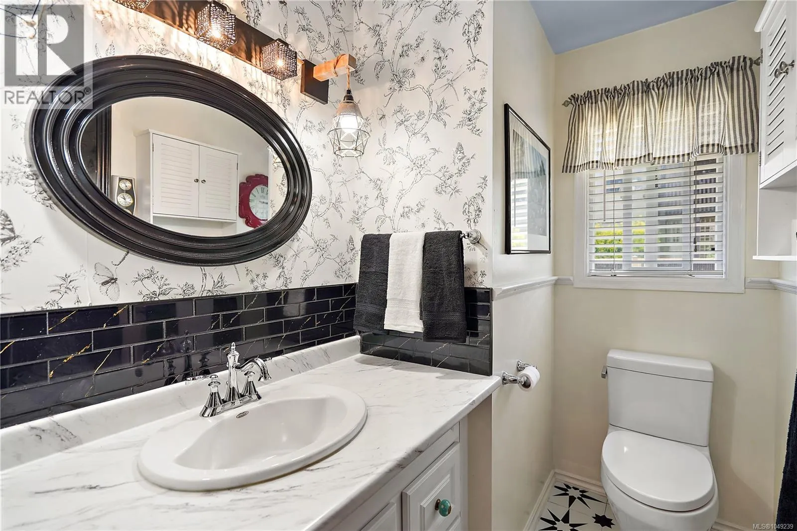 6864 East Saanich Rd
