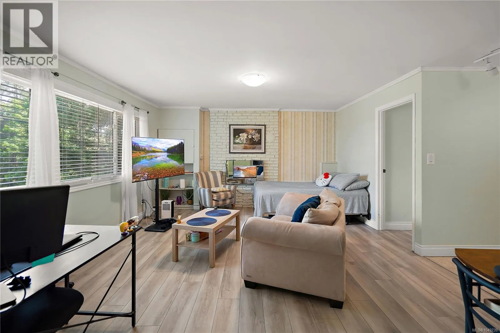 6864 East Saanich Rd