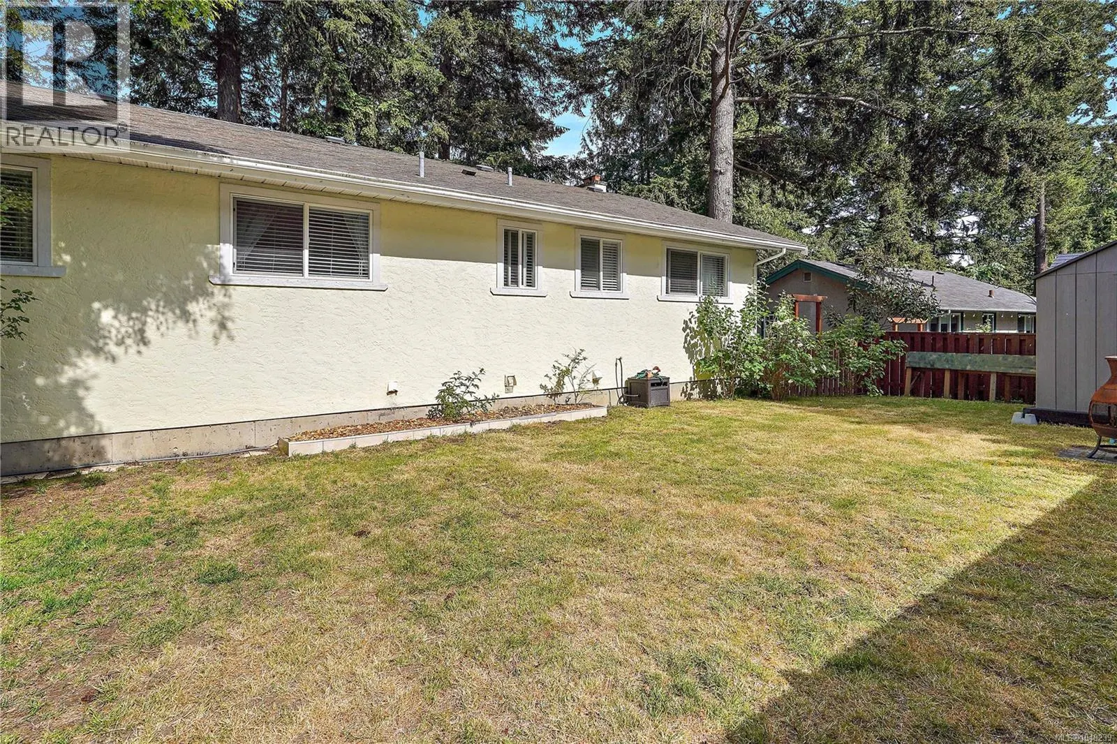 6864 East Saanich Rd