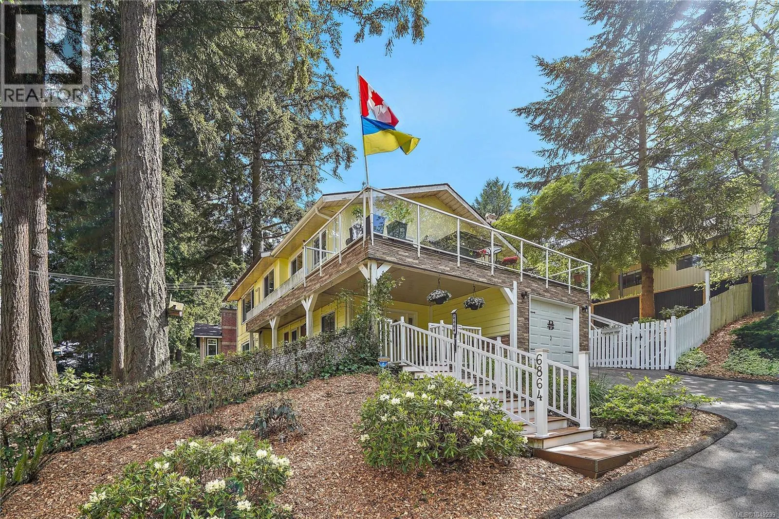 6864 East Saanich Rd