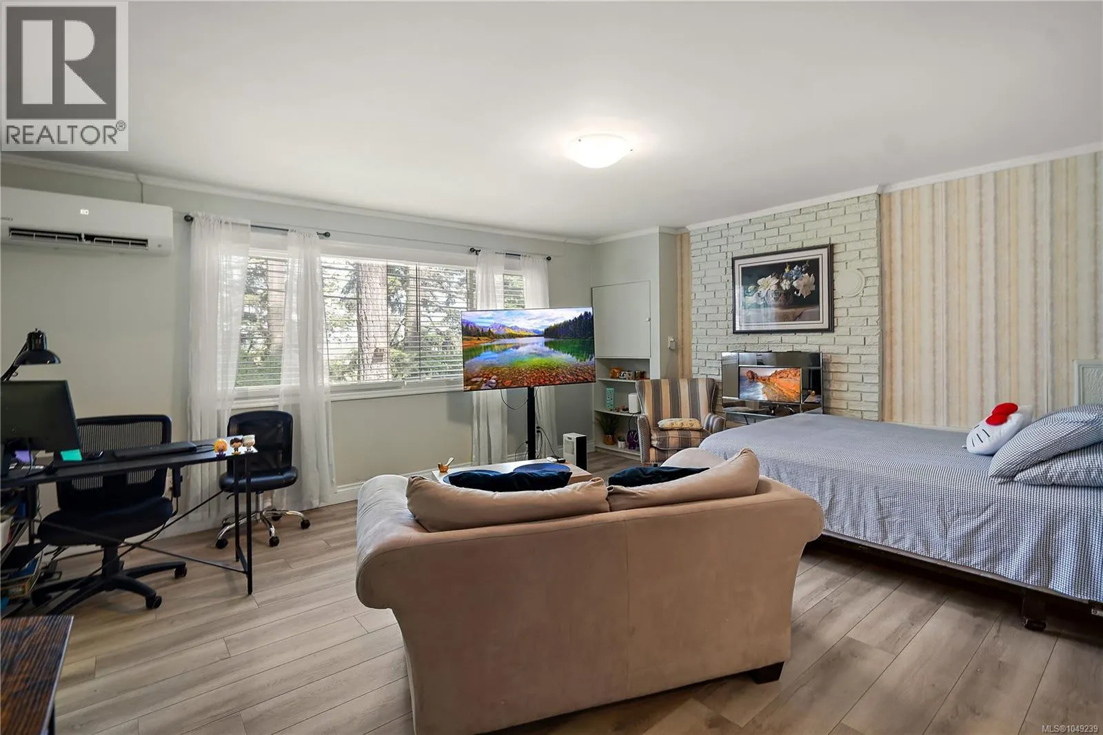 6864 East Saanich Rd