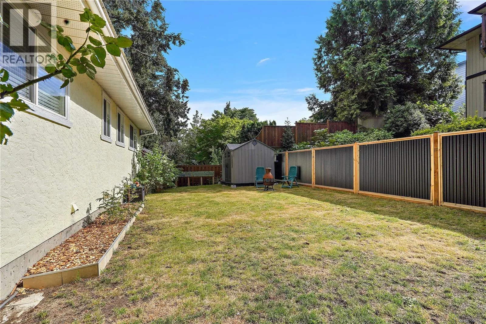 6864 East Saanich Rd