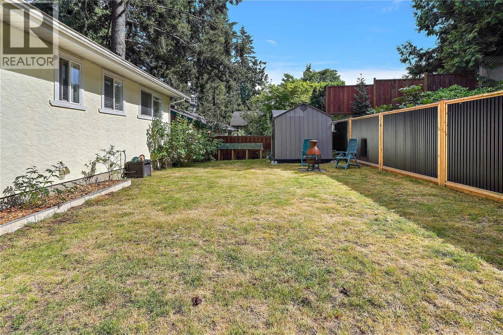 6864 East Saanich Rd