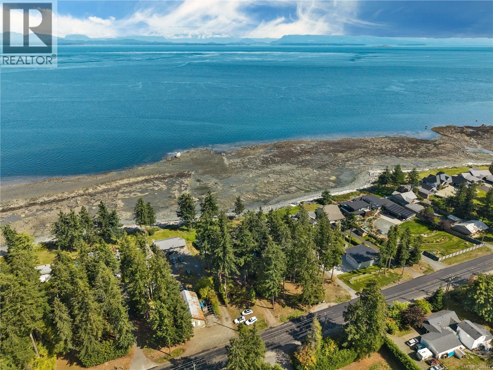 3765 Island Hwy S
