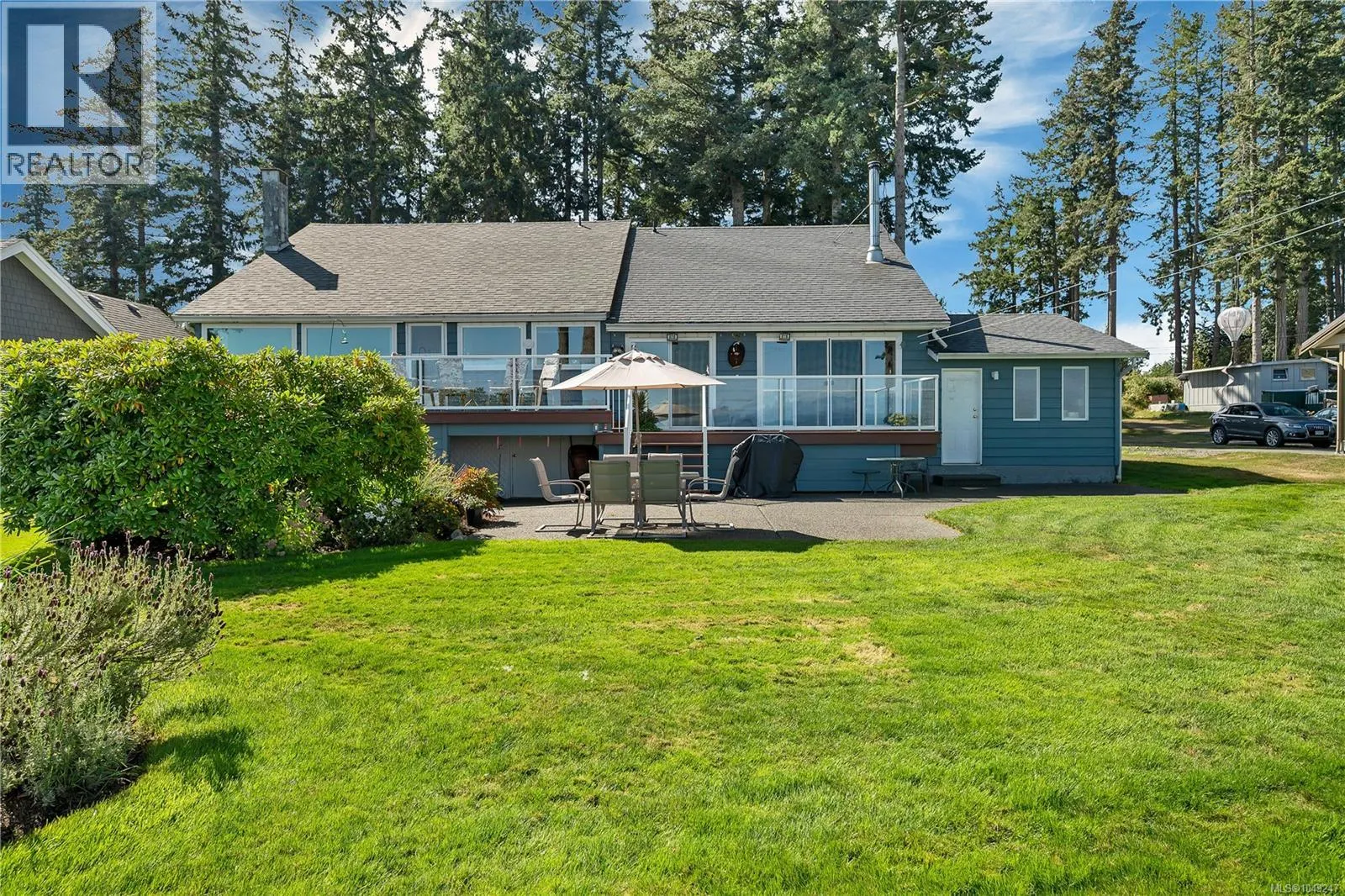 3765 Island Hwy S