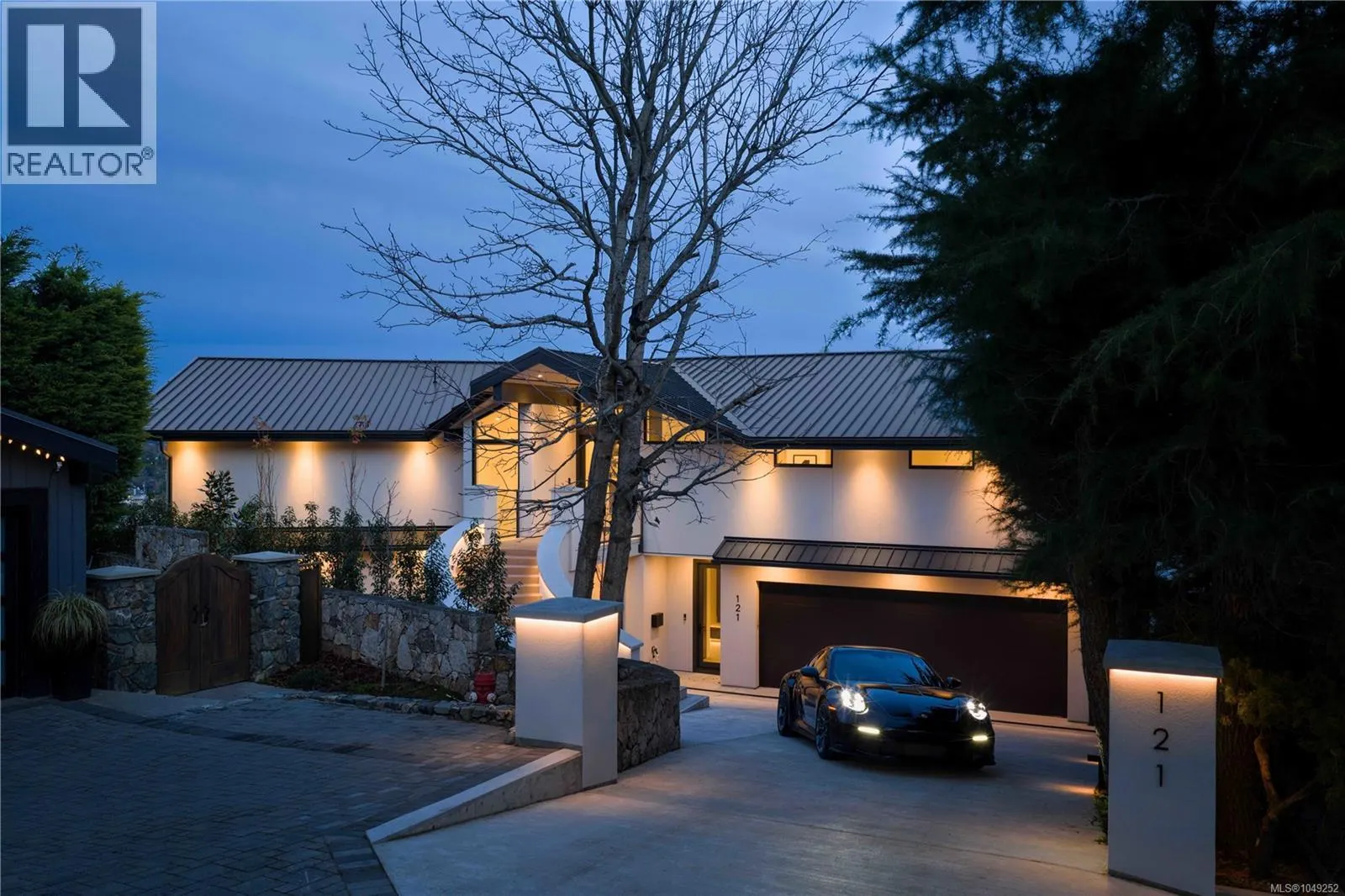 121 Denison Rd
