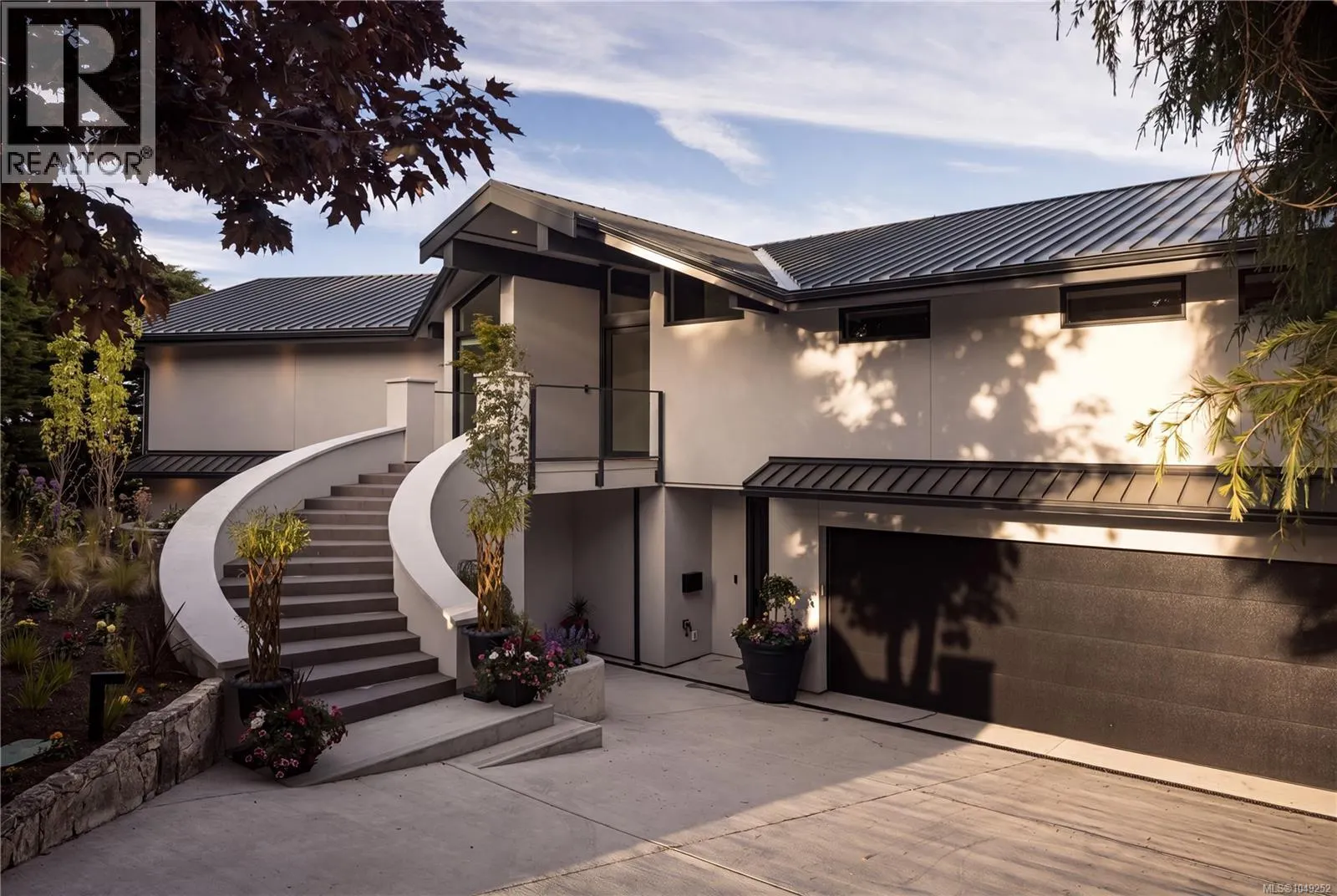 121 Denison Rd