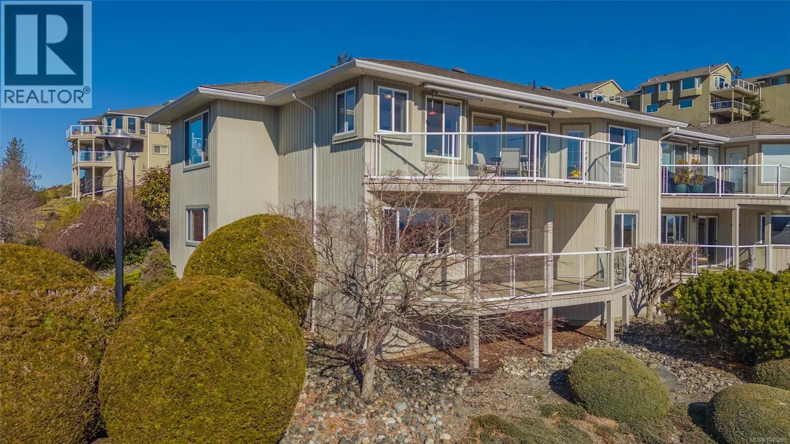 3385 Edgewood Dr