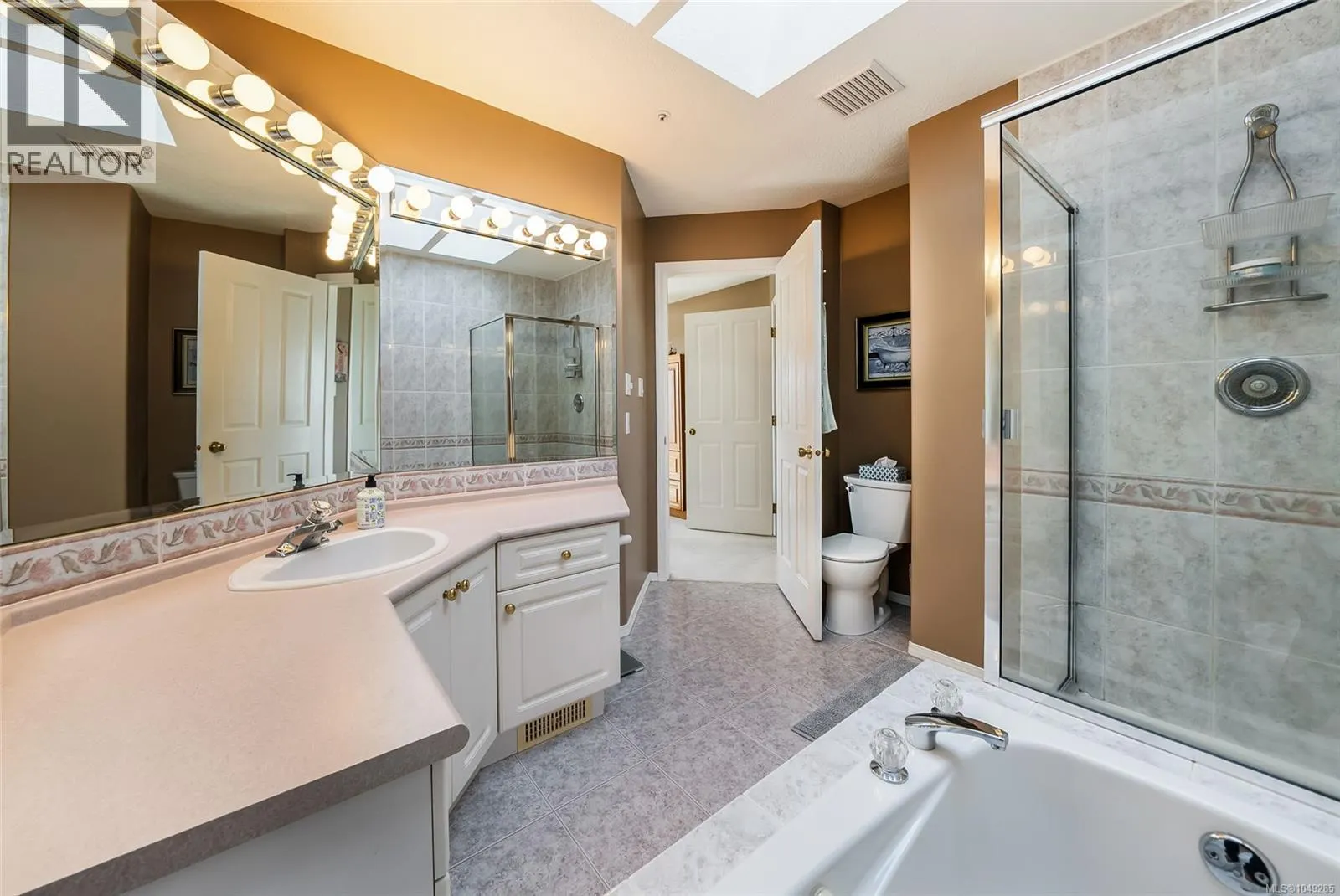 3385 Edgewood Dr