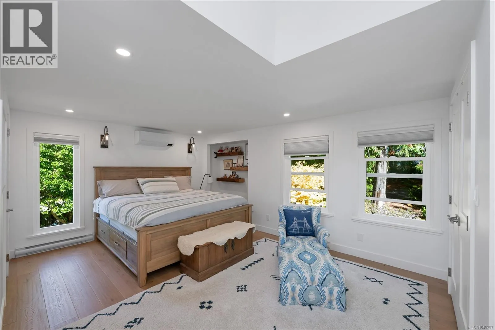 10915 Cedar Lane
