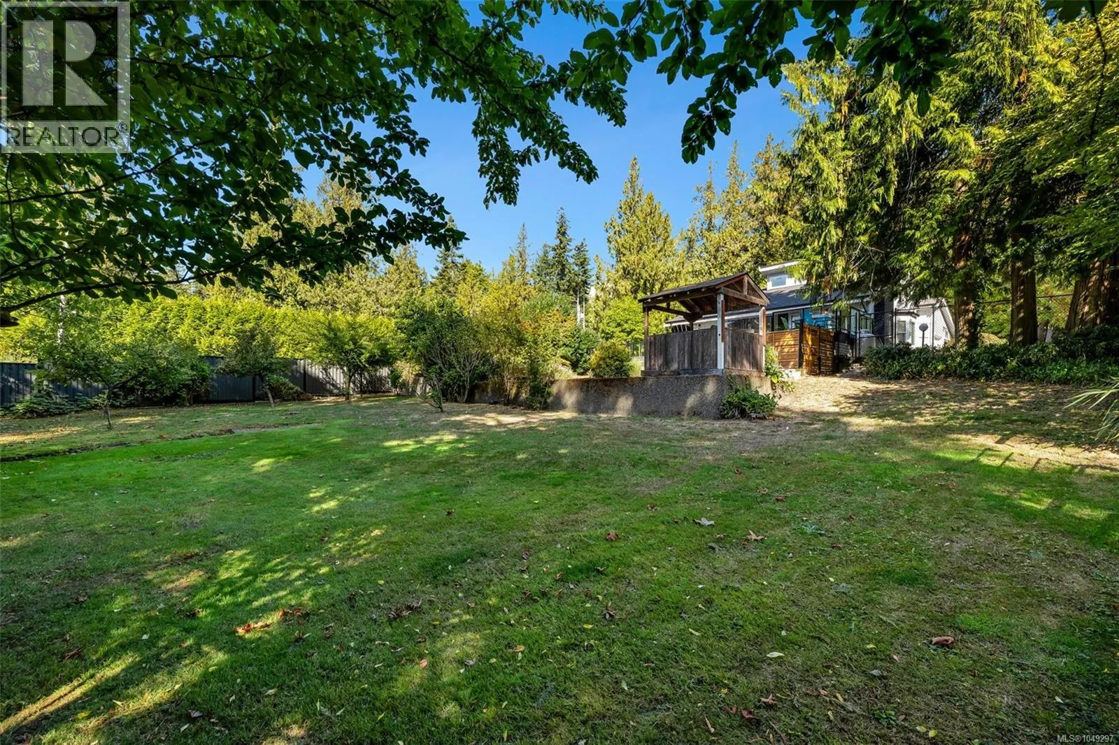 10915 Cedar Lane