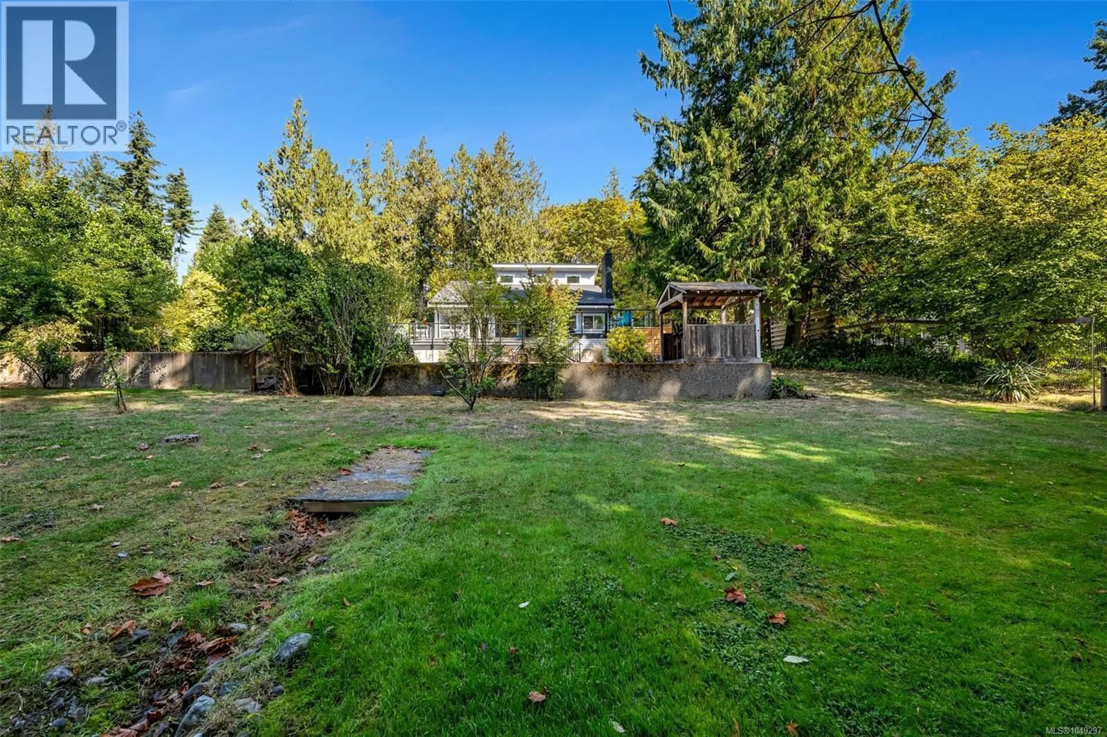 10915 Cedar Lane