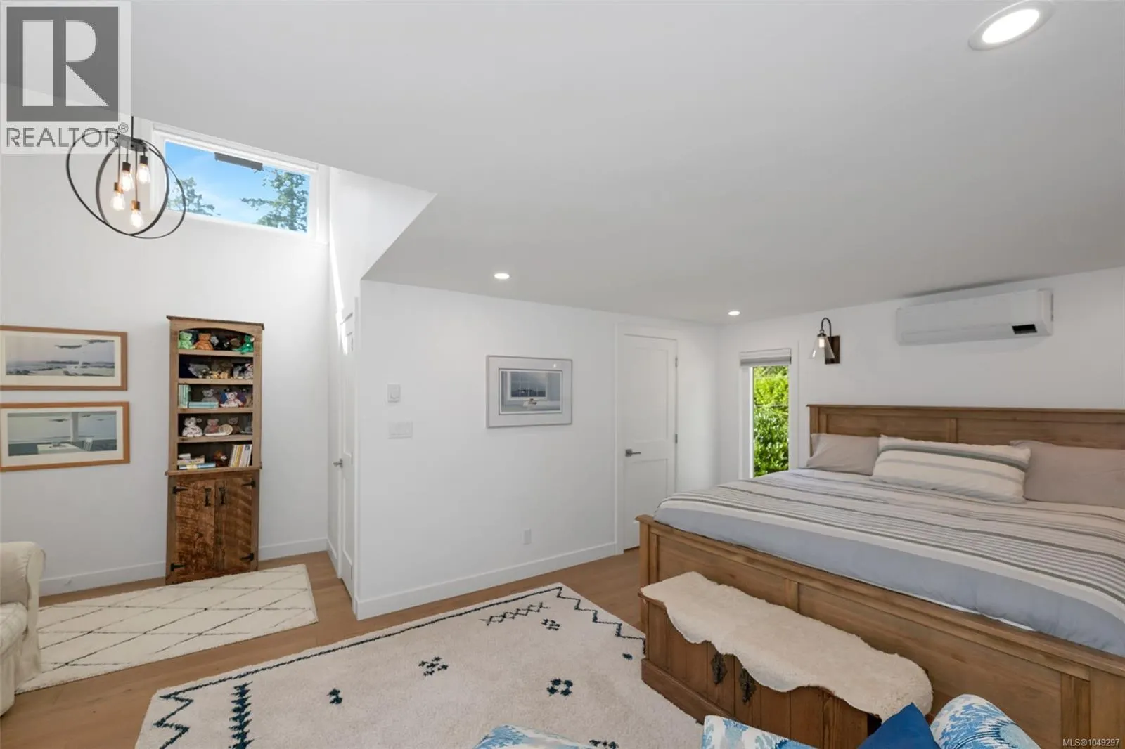 10915 Cedar Lane