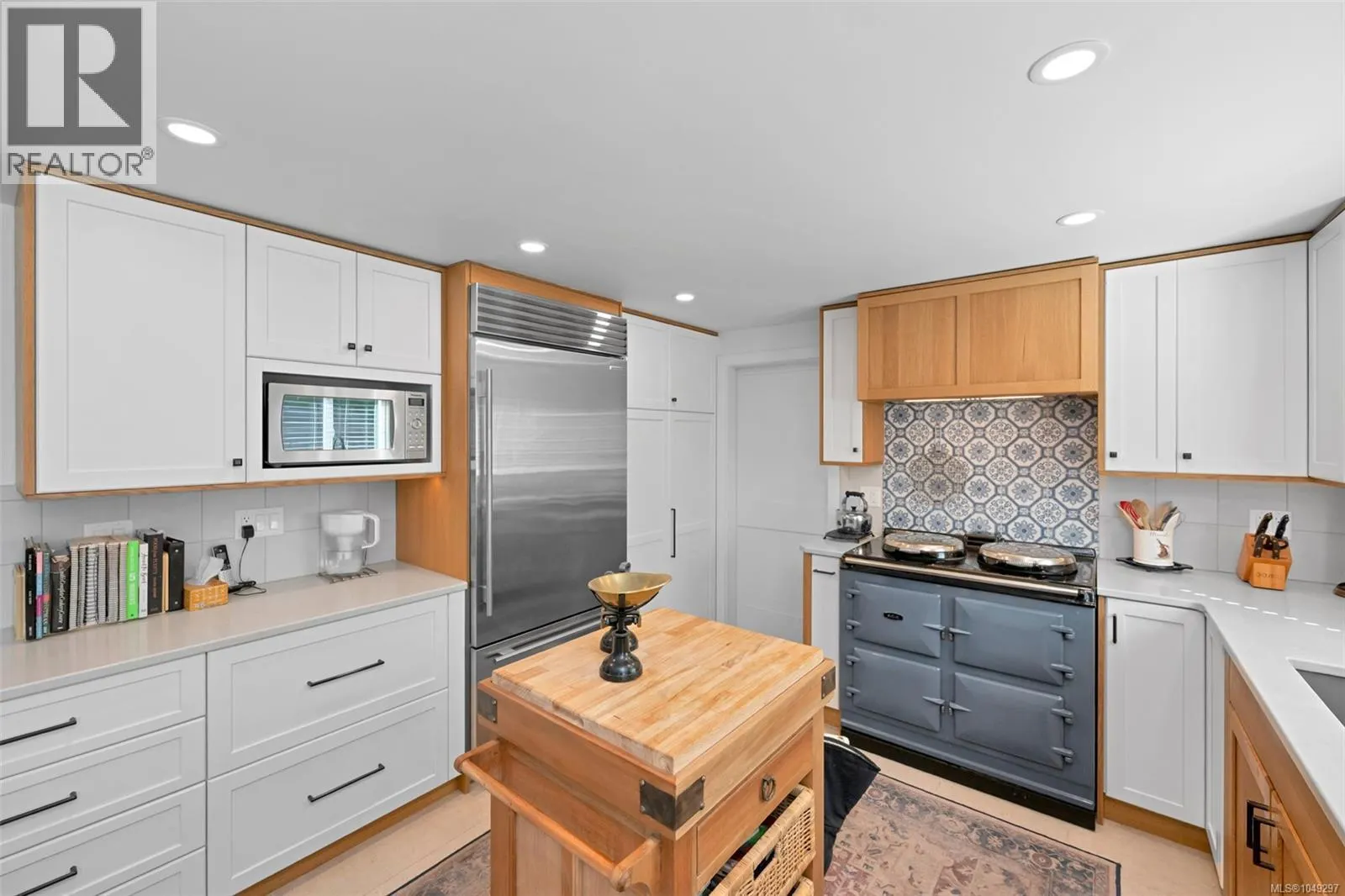 10915 Cedar Lane