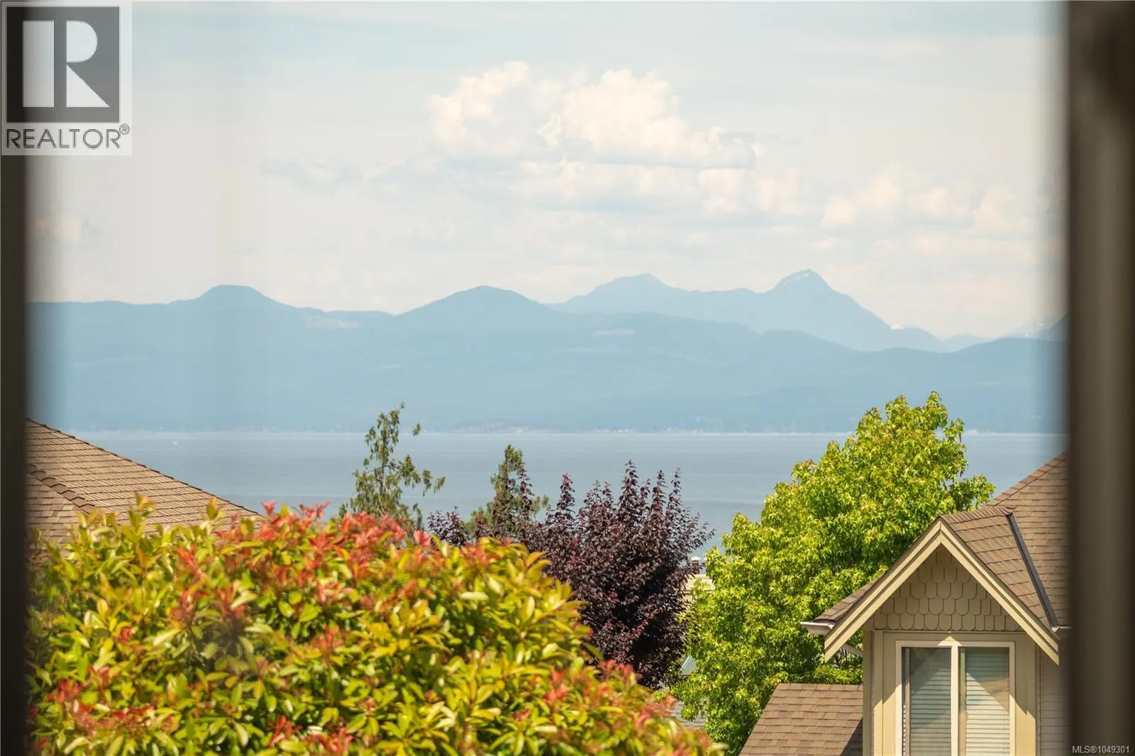 5425 Leslie Cres