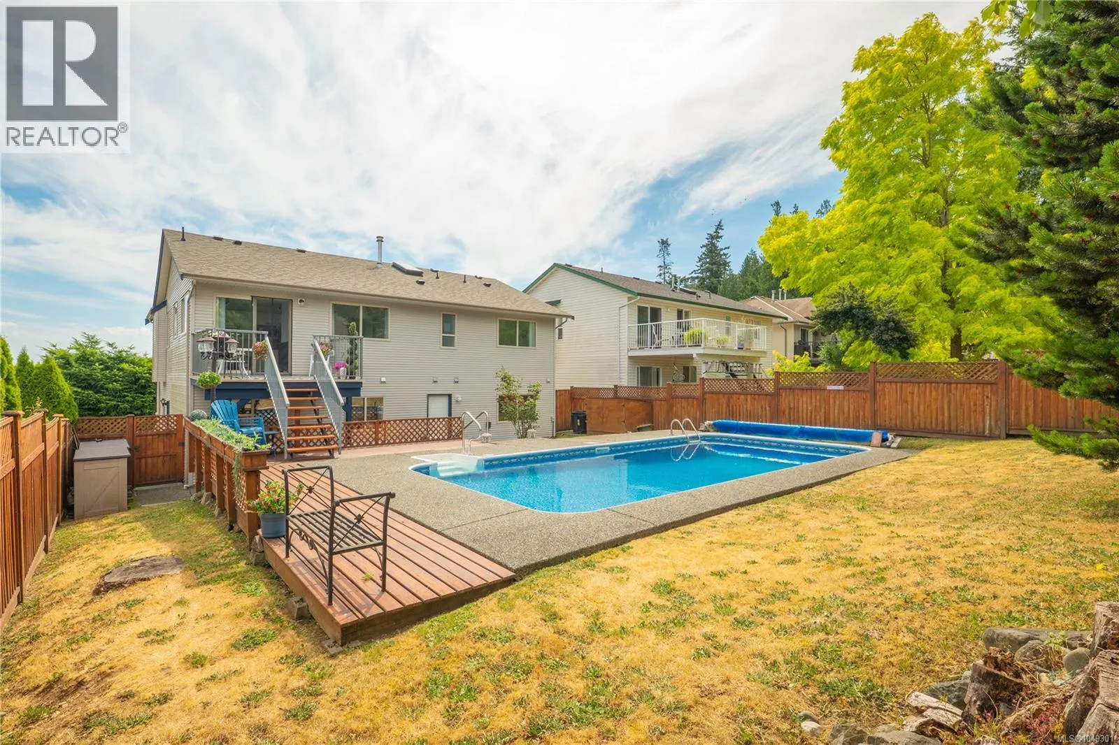 5425 Leslie Cres