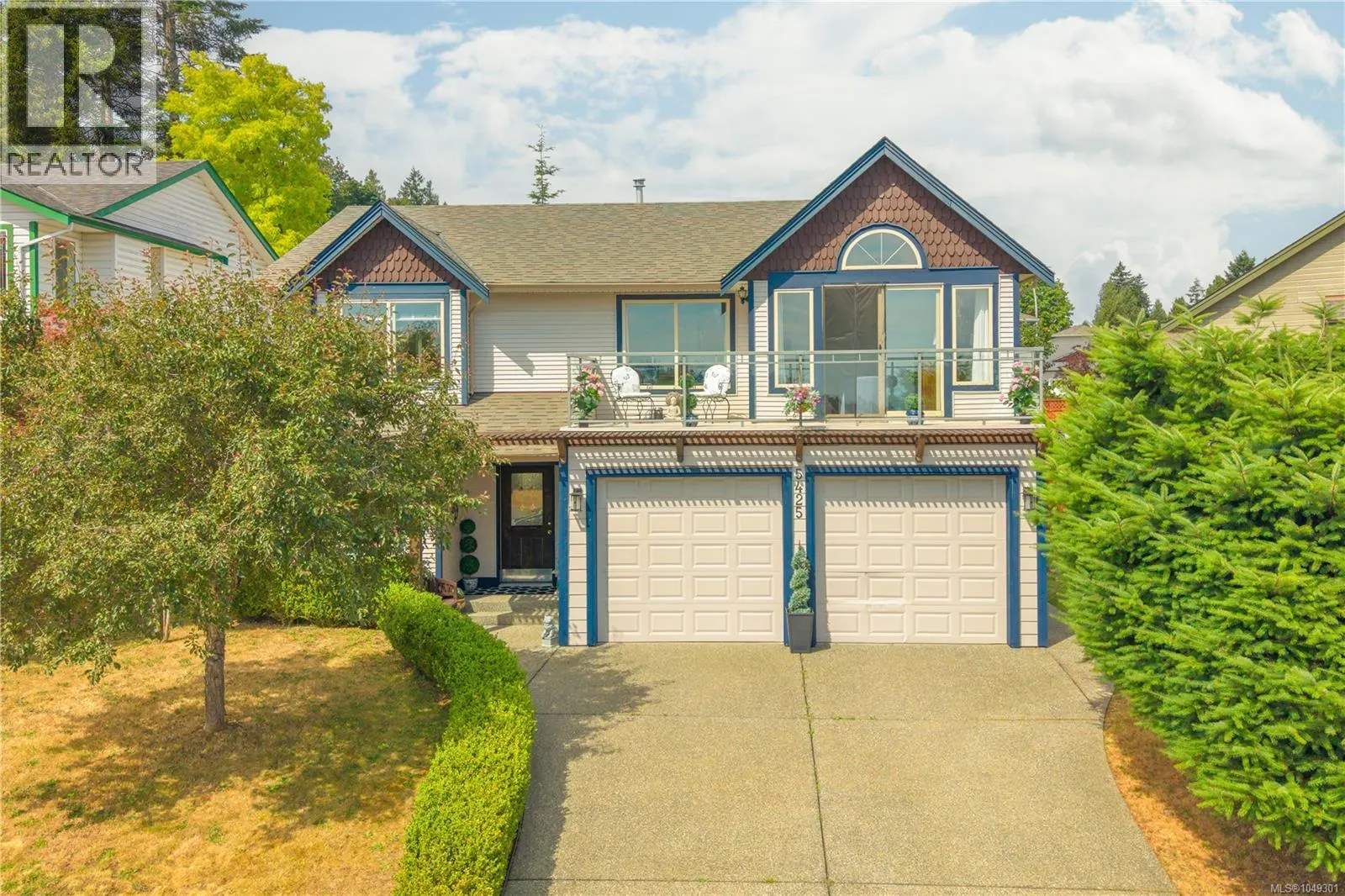 5425 Leslie Cres