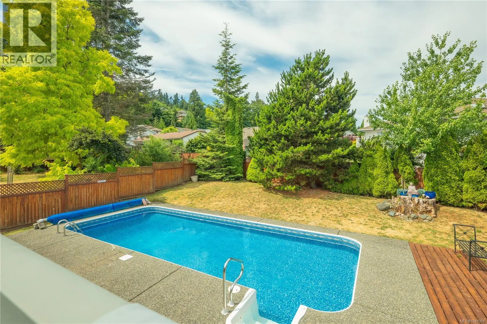 5425 Leslie Cres