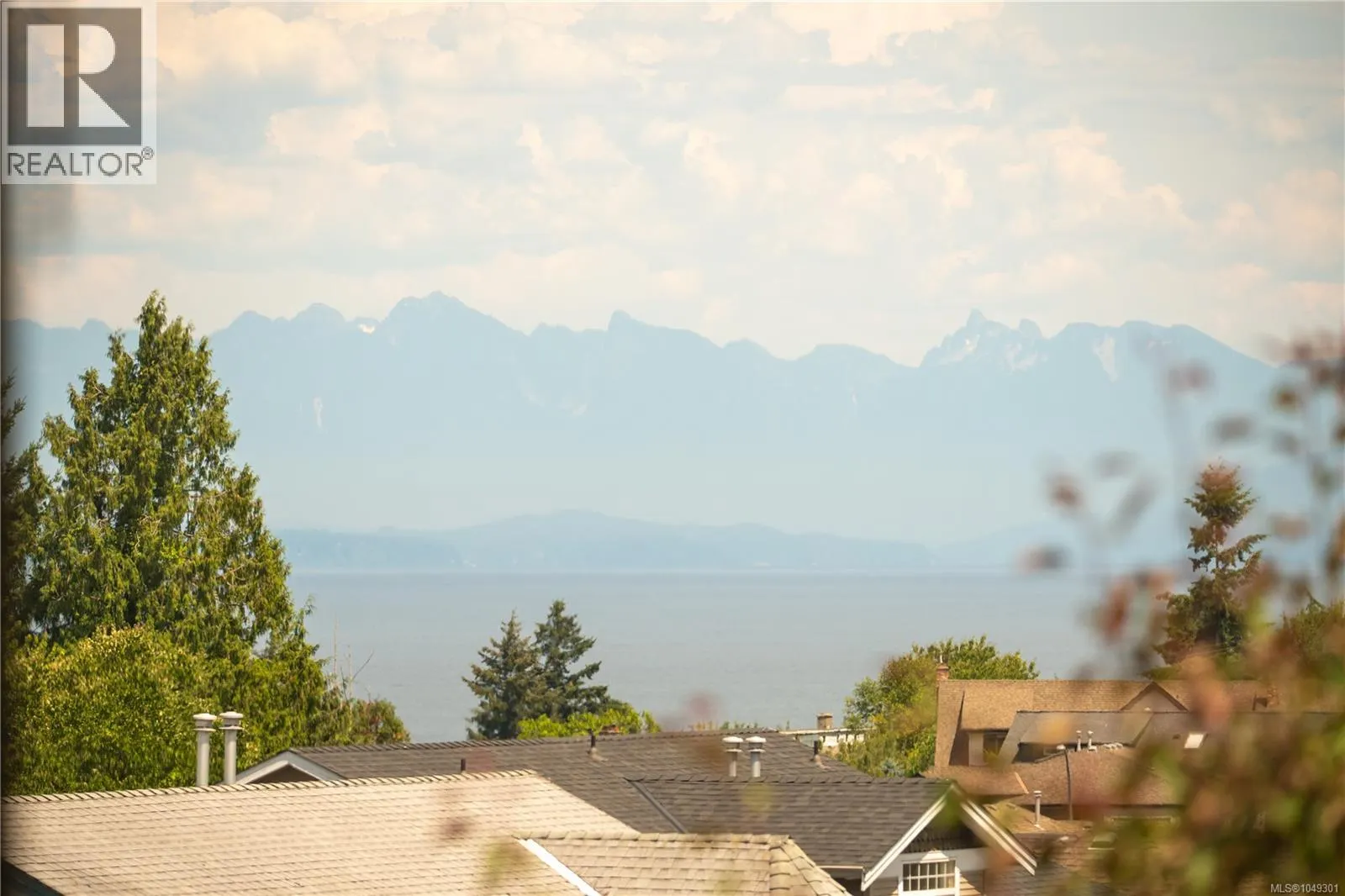 5425 Leslie Cres