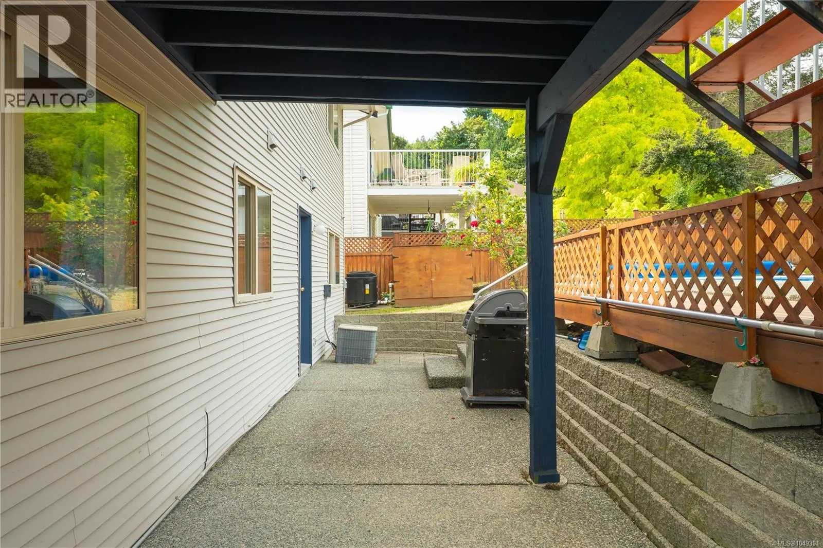 5425 Leslie Cres