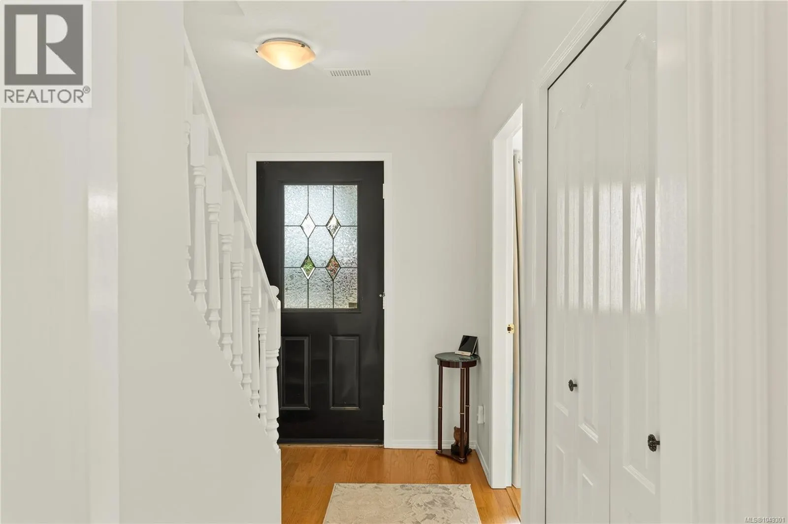5425 Leslie Cres