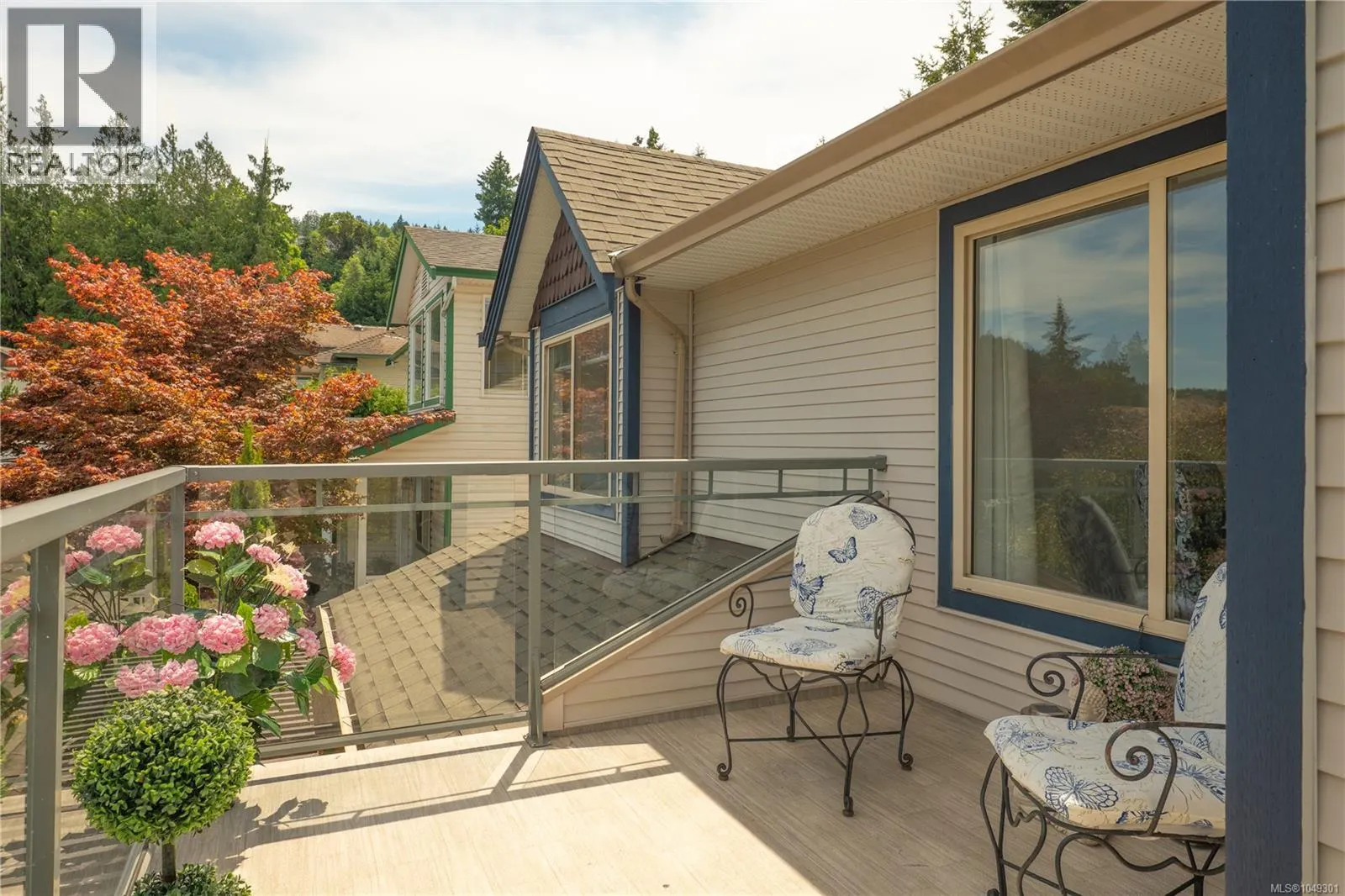 5425 Leslie Cres