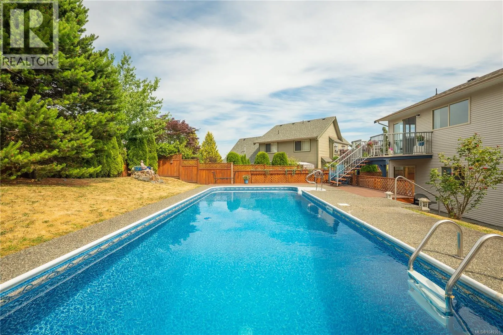 5425 Leslie Cres