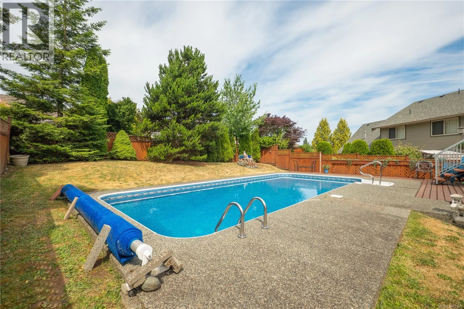 5425 Leslie Cres