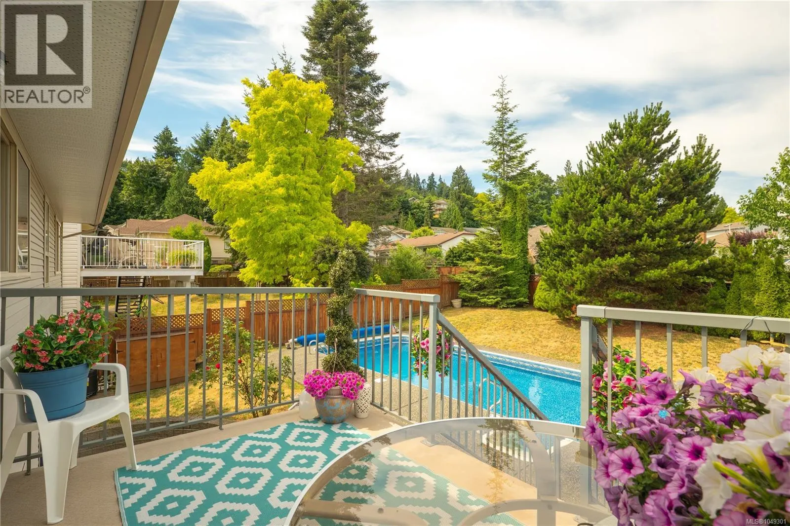 5425 Leslie Cres