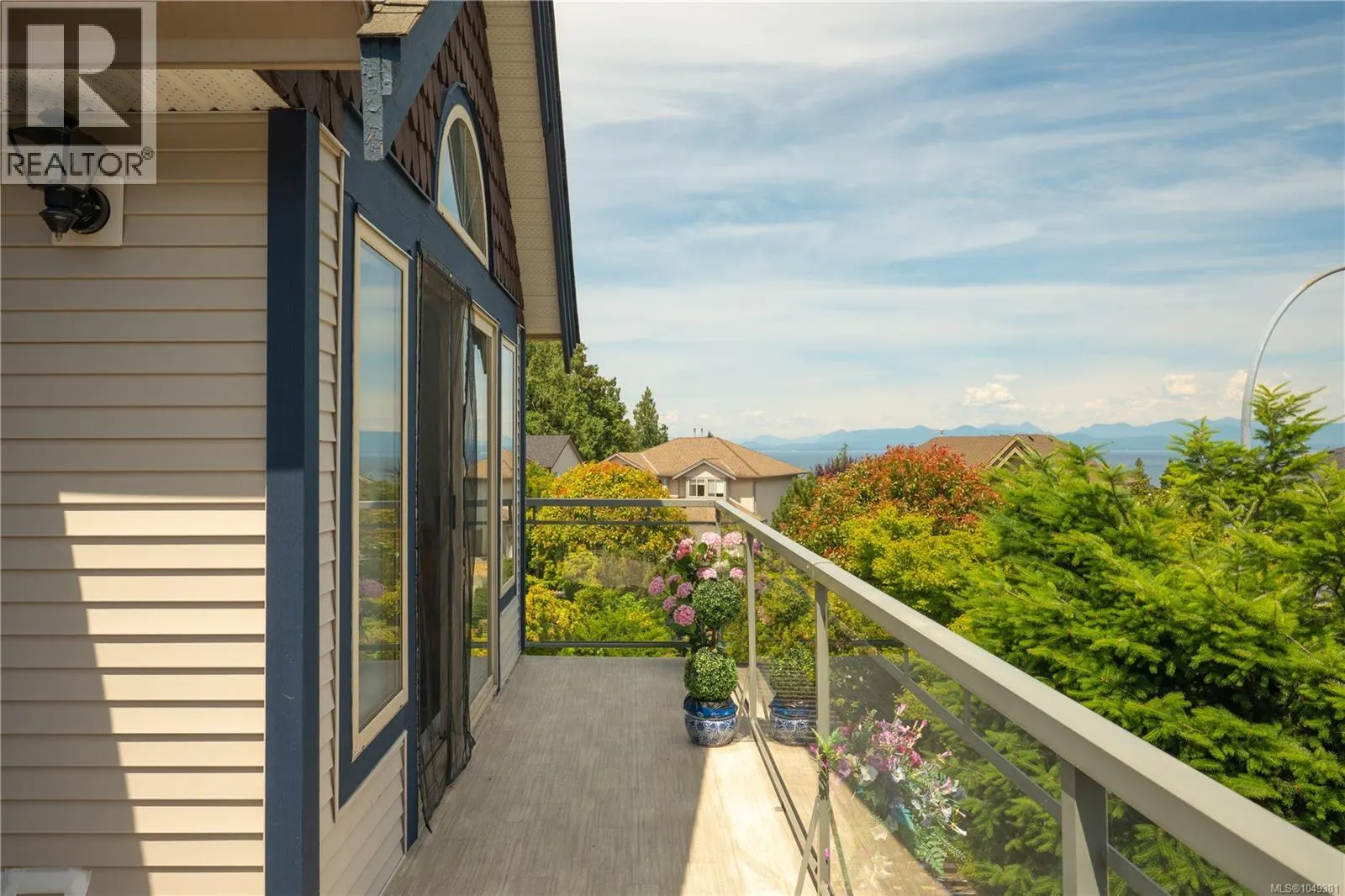 5425 Leslie Cres