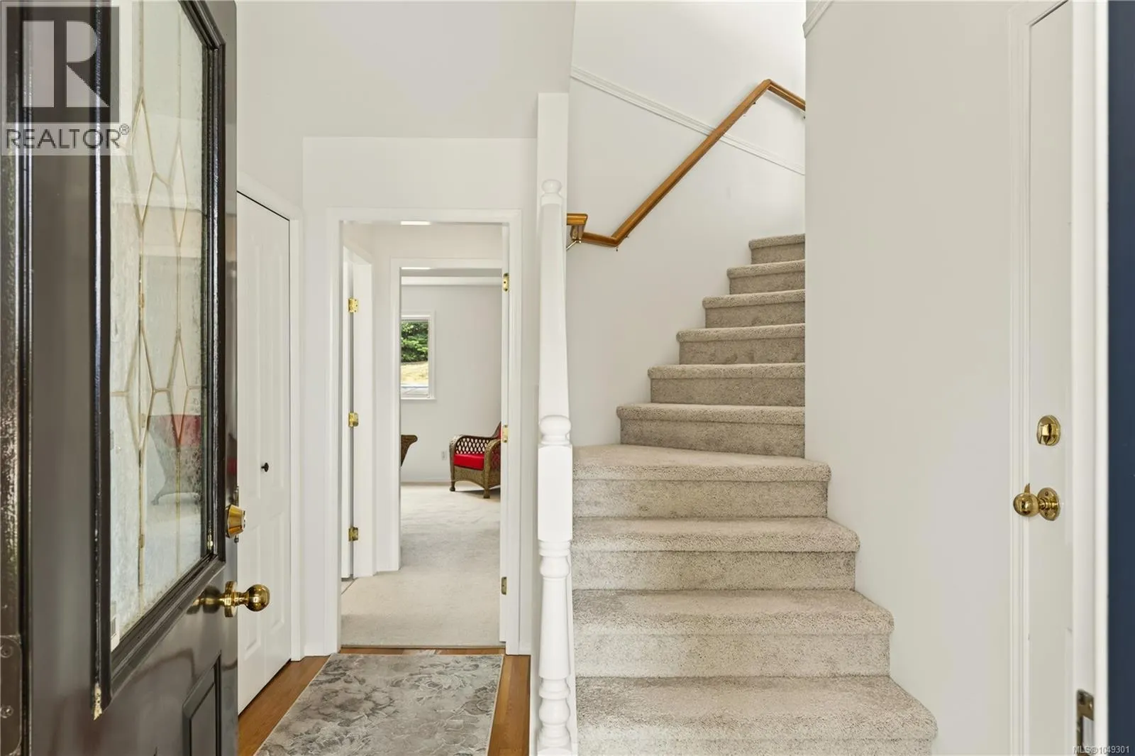 5425 Leslie Cres