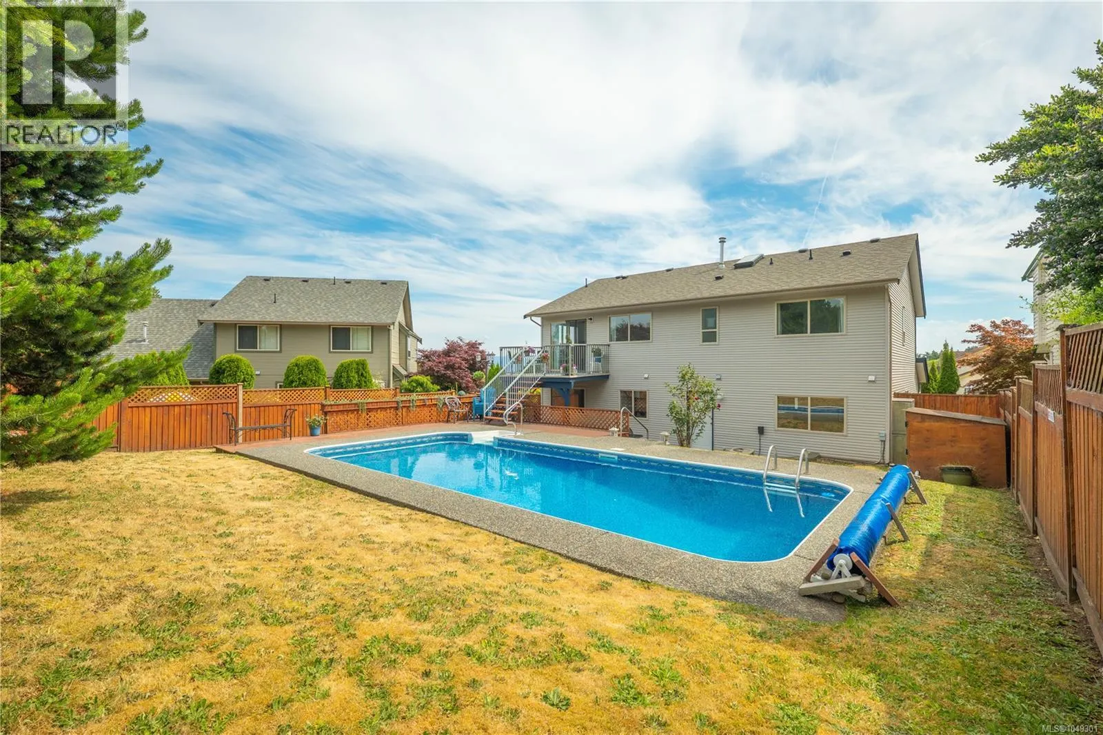 5425 Leslie Cres