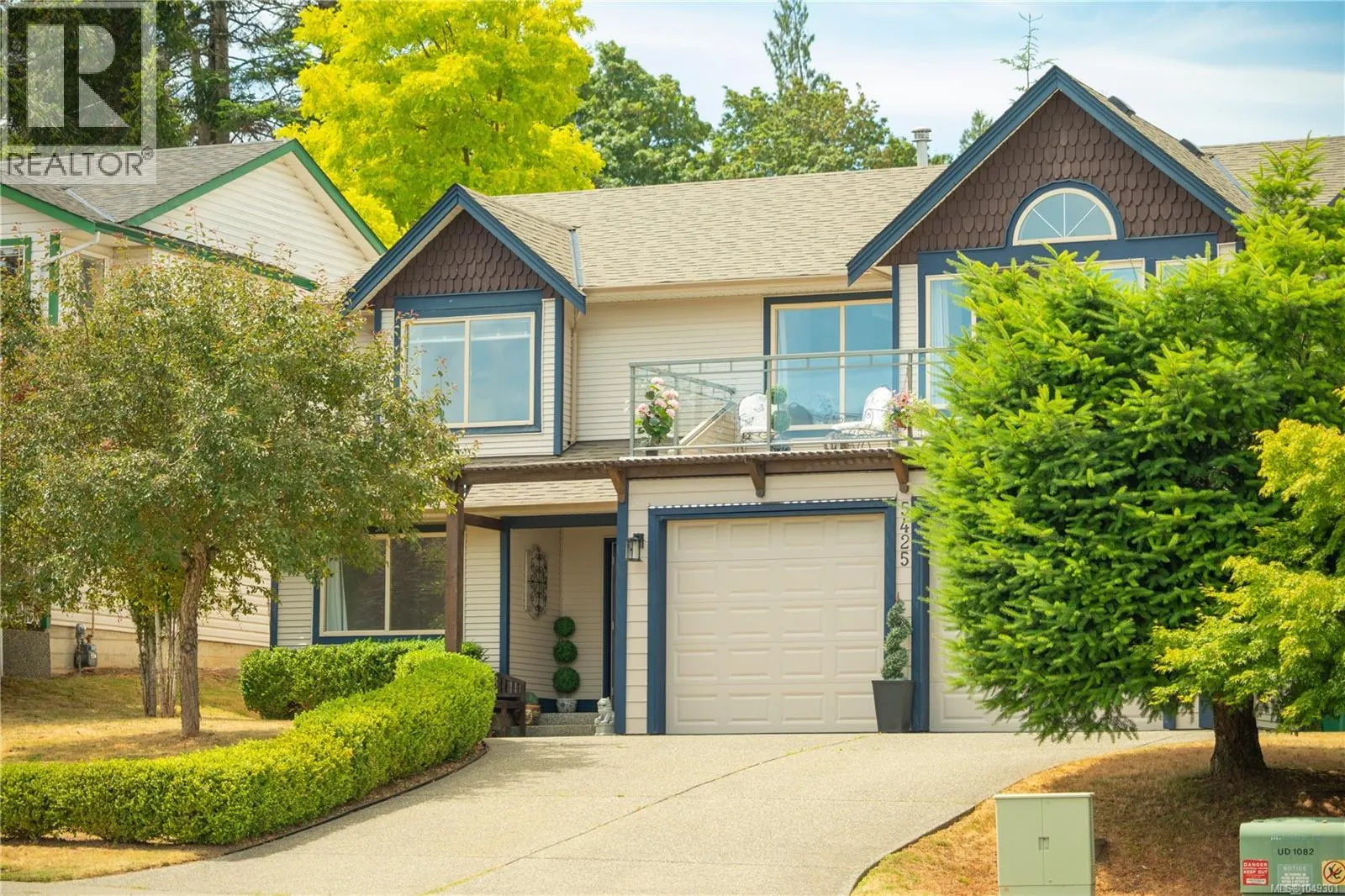 5425 Leslie Cres