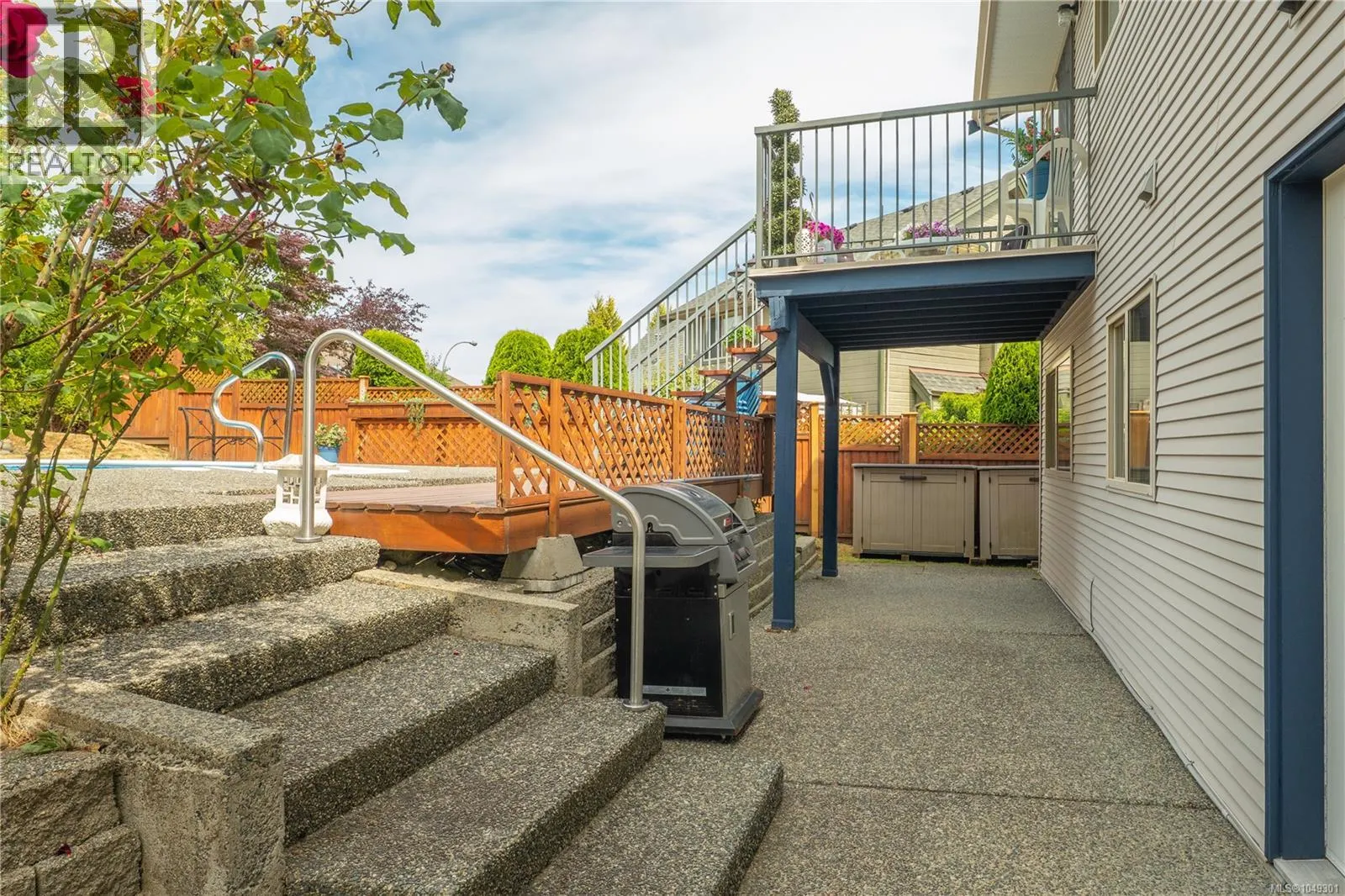 5425 Leslie Cres