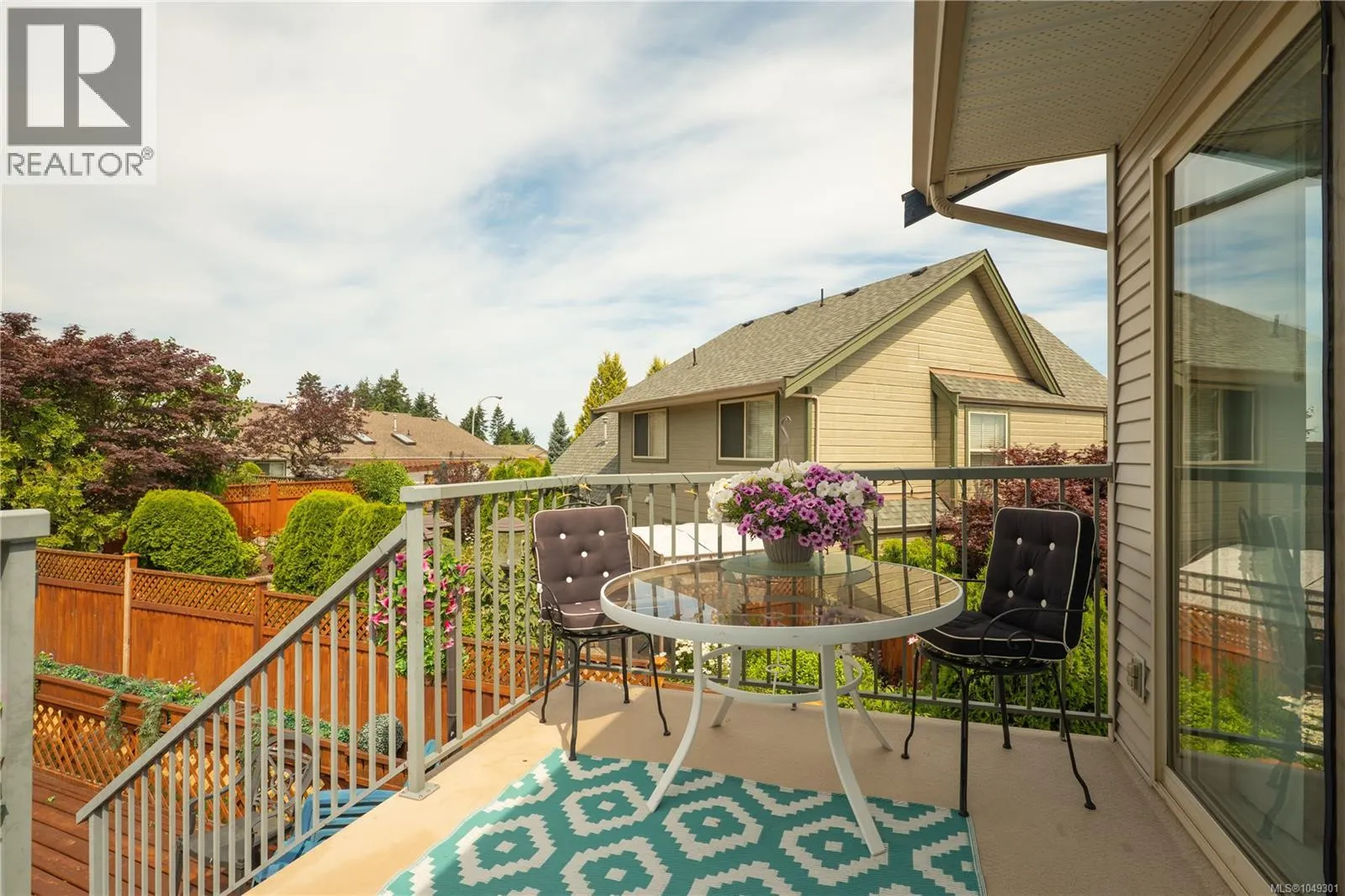5425 Leslie Cres