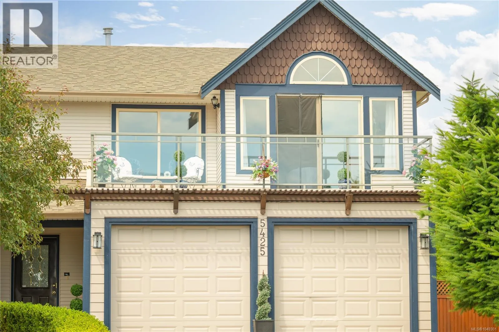 5425 Leslie Cres