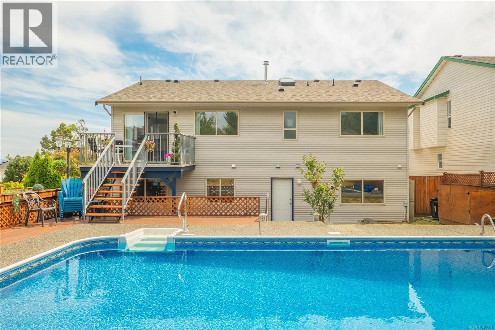 5425 Leslie Cres