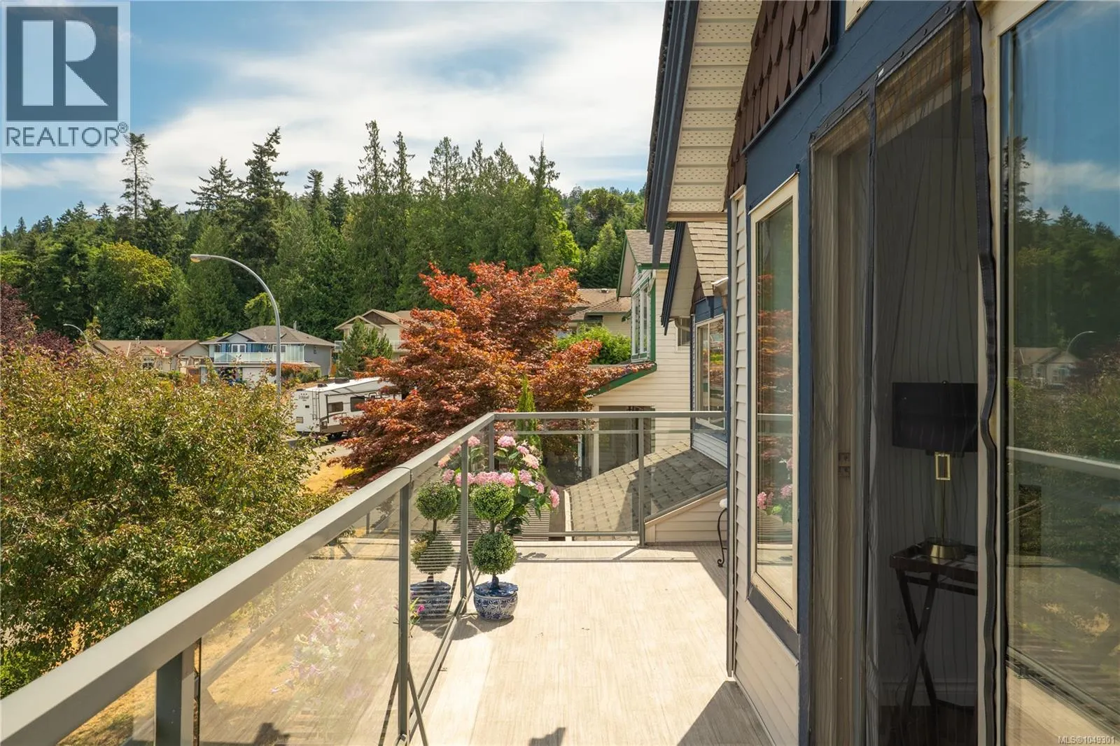 5425 Leslie Cres