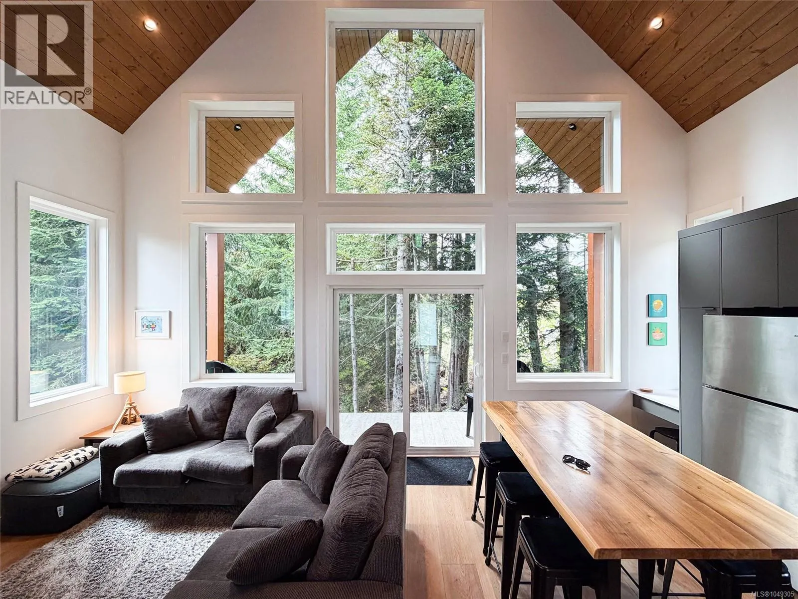 415 Arrowsmith Ridge