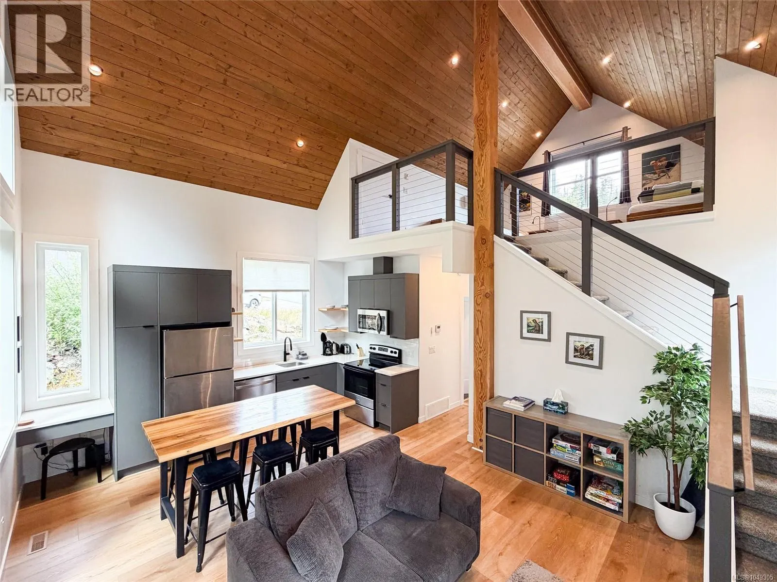 415 Arrowsmith Ridge