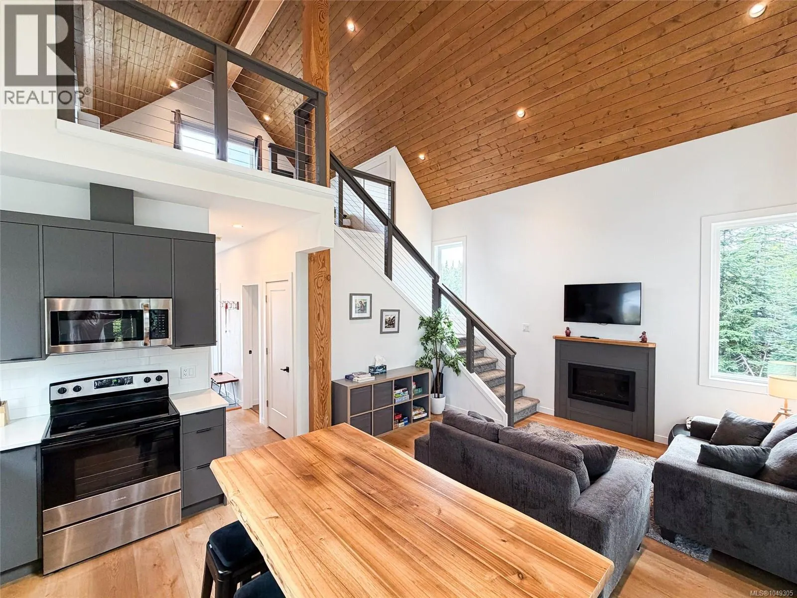 415 Arrowsmith Ridge
