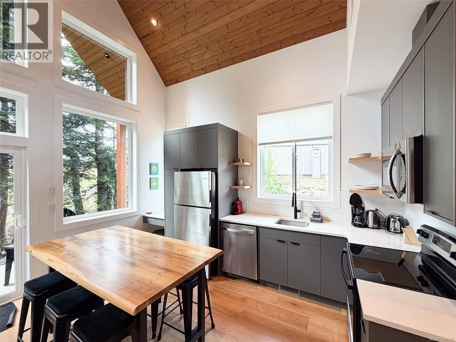 415 Arrowsmith Ridge