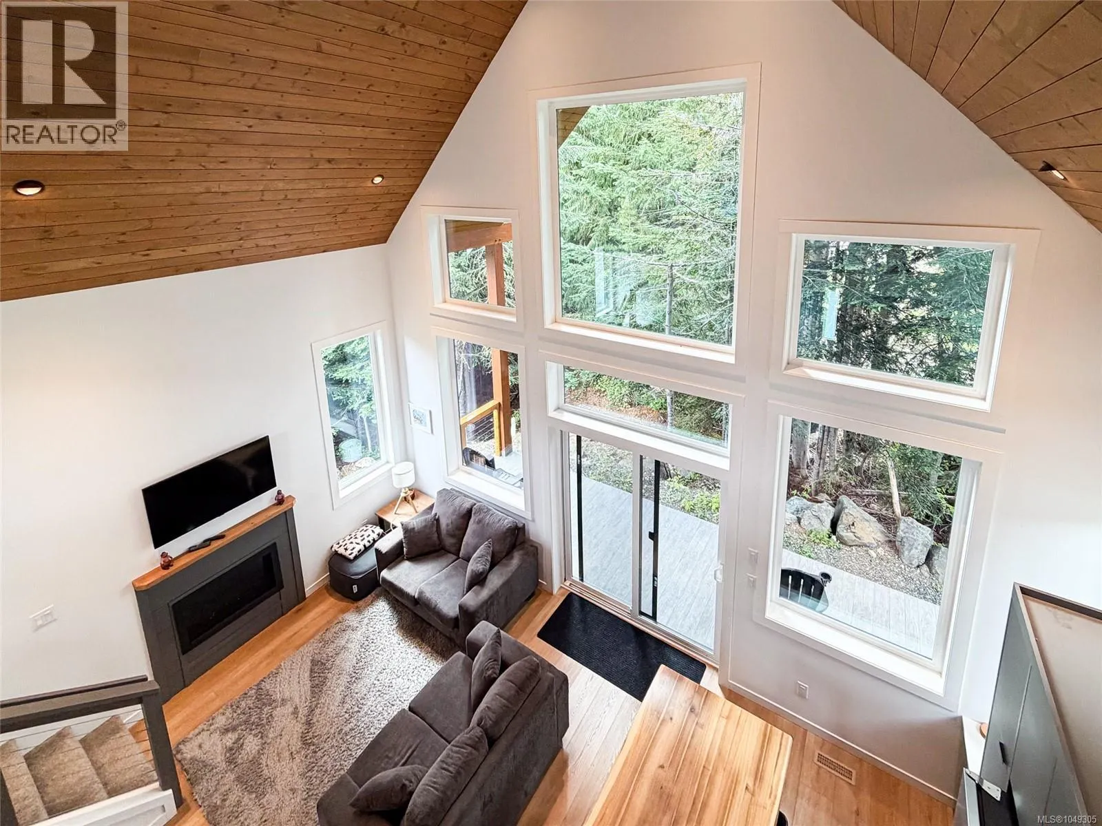 415 Arrowsmith Ridge
