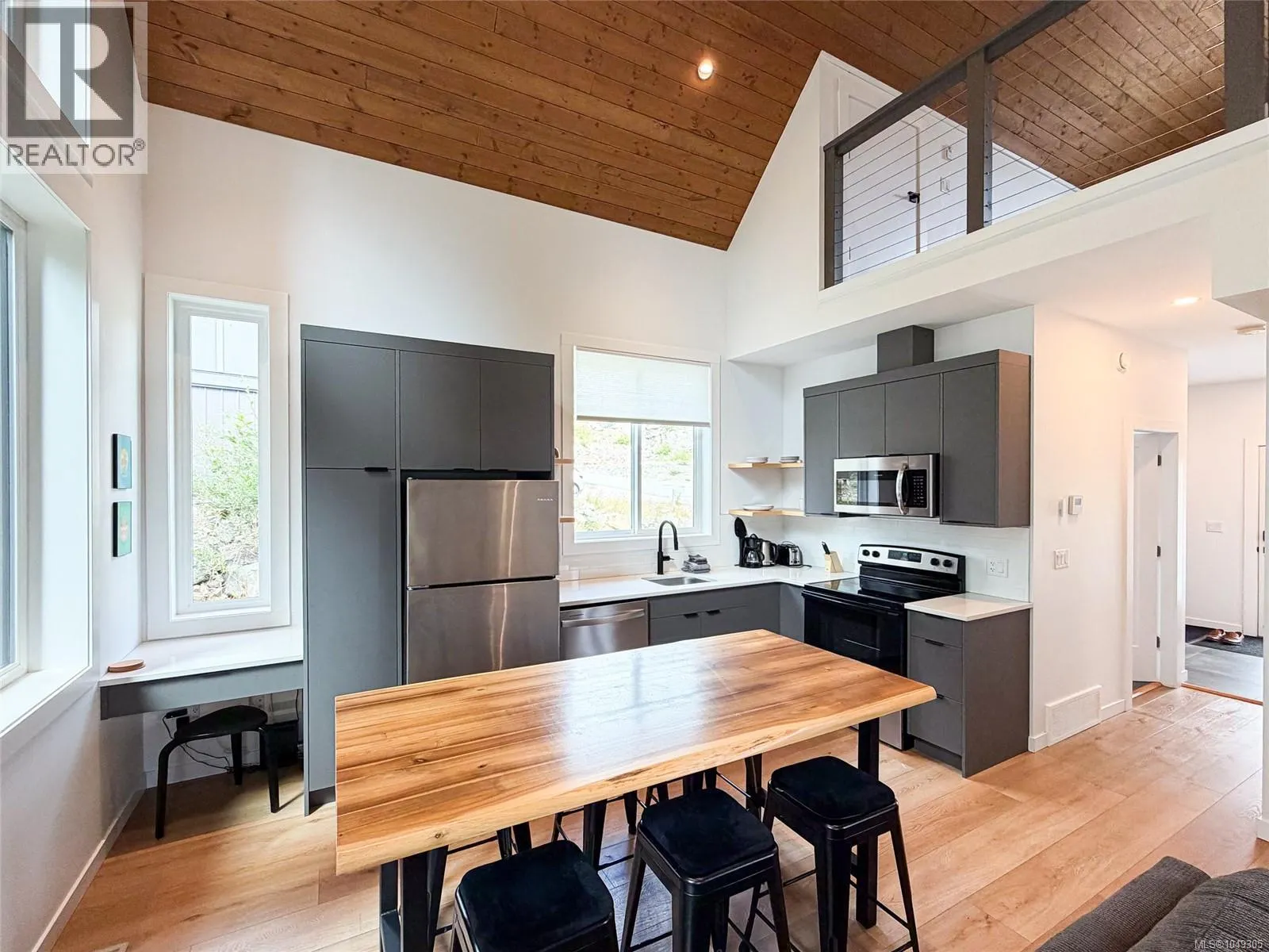 415 Arrowsmith Ridge