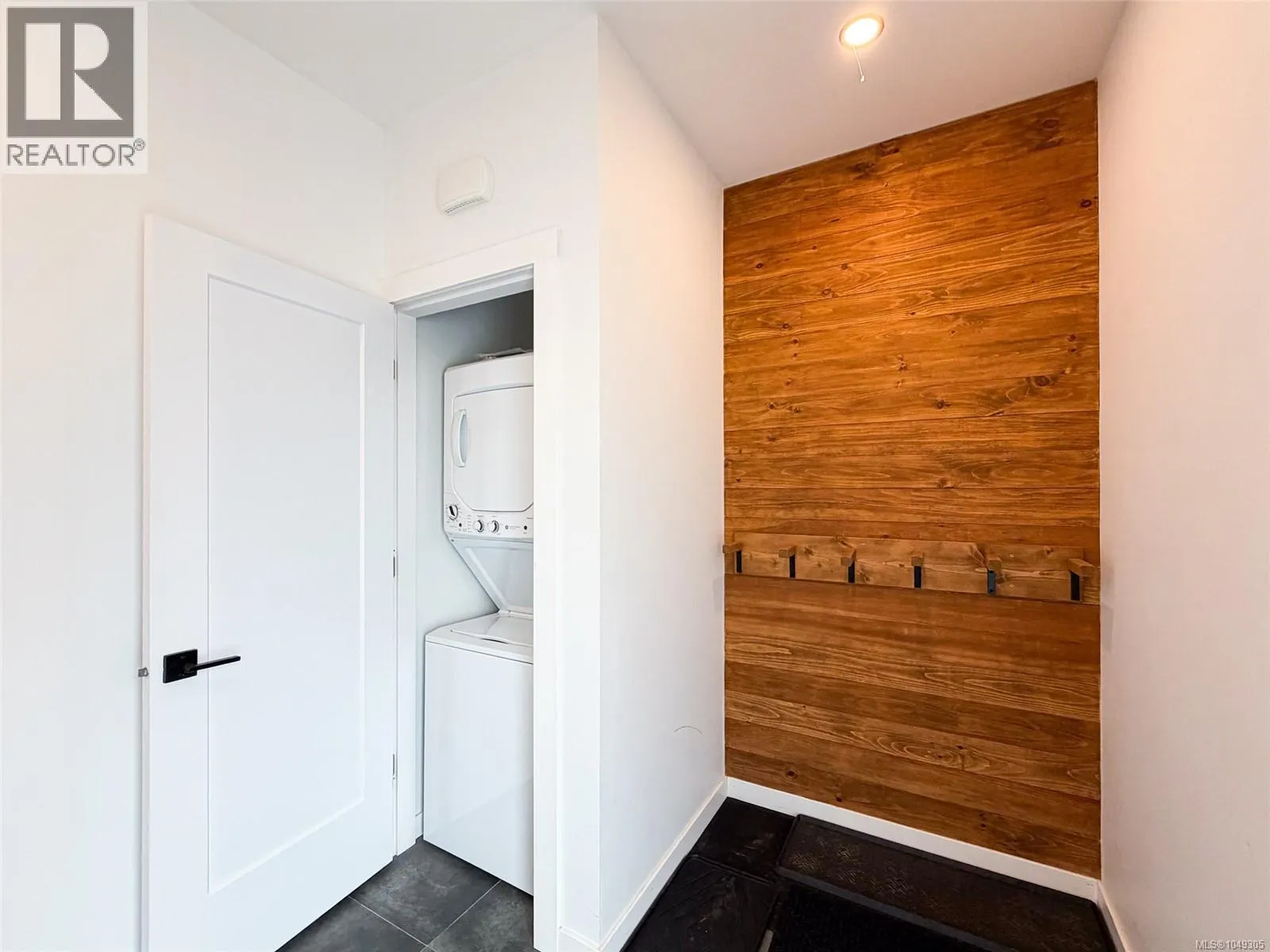 415 Arrowsmith Ridge