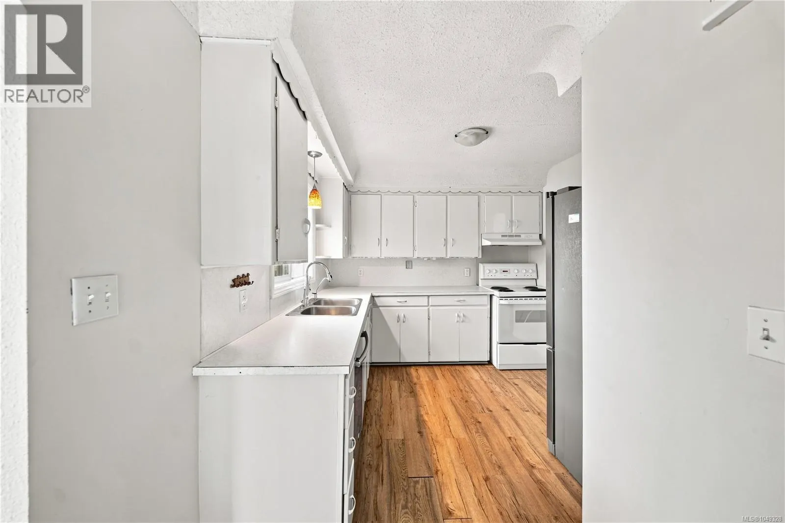 141 Jensen Ave E