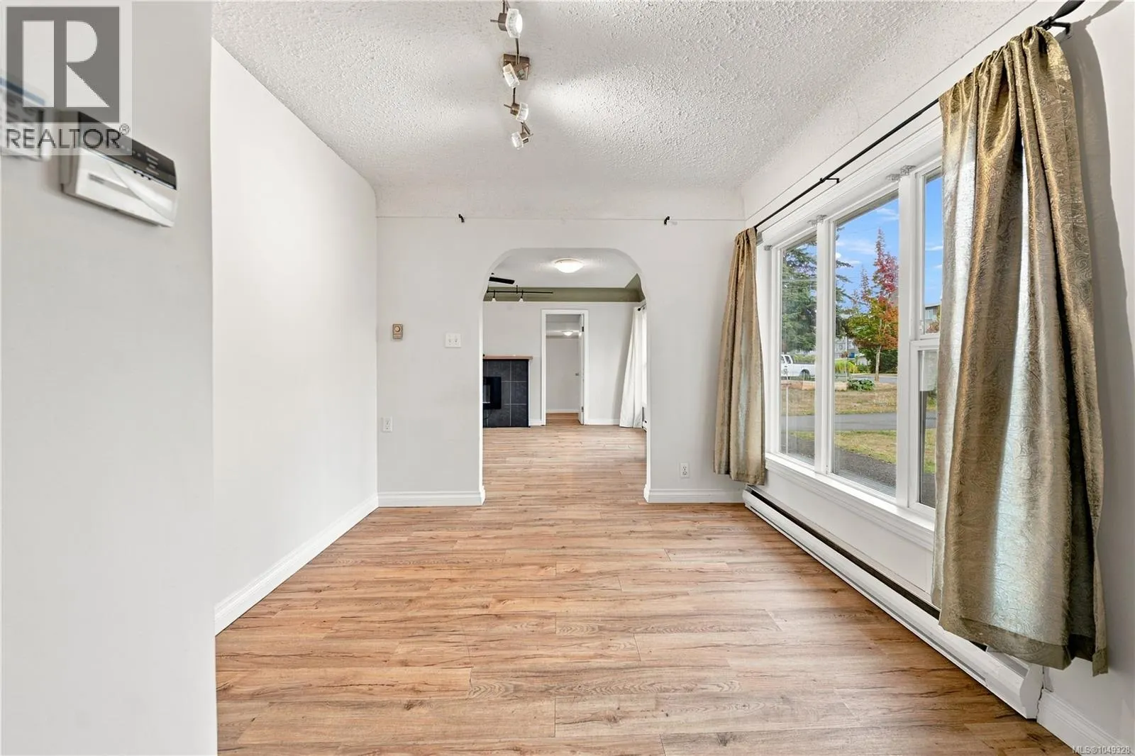 141 Jensen Ave E