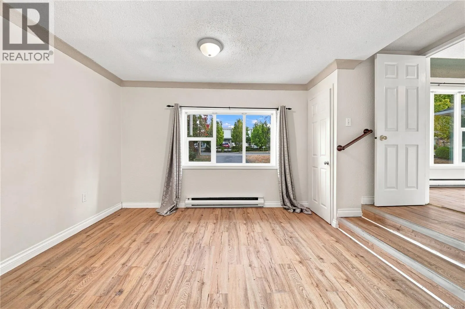 141 Jensen Ave E